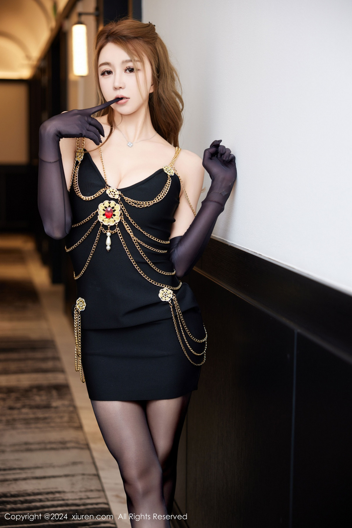 [XiuRen]高清写真图 2024.08.05 No.8968 Zoe柚柚 黑丝美腿