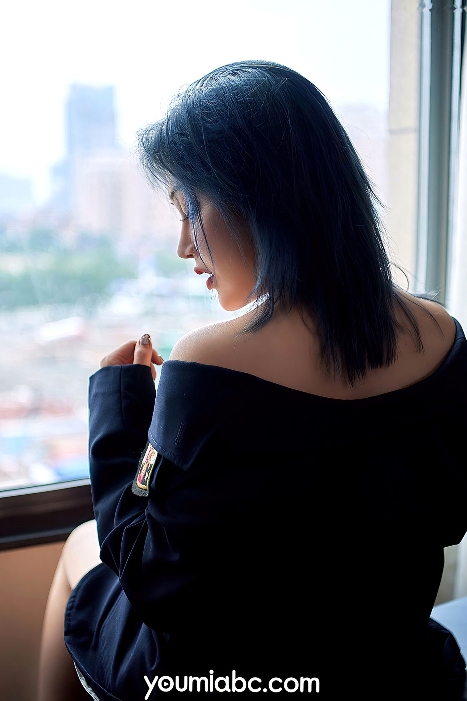 YouMi尤蜜-2020.08.13-孙Amber-《缠绵挚爱》私房照，英伦制服诱惑，纹身美腿极致视觉盛宴