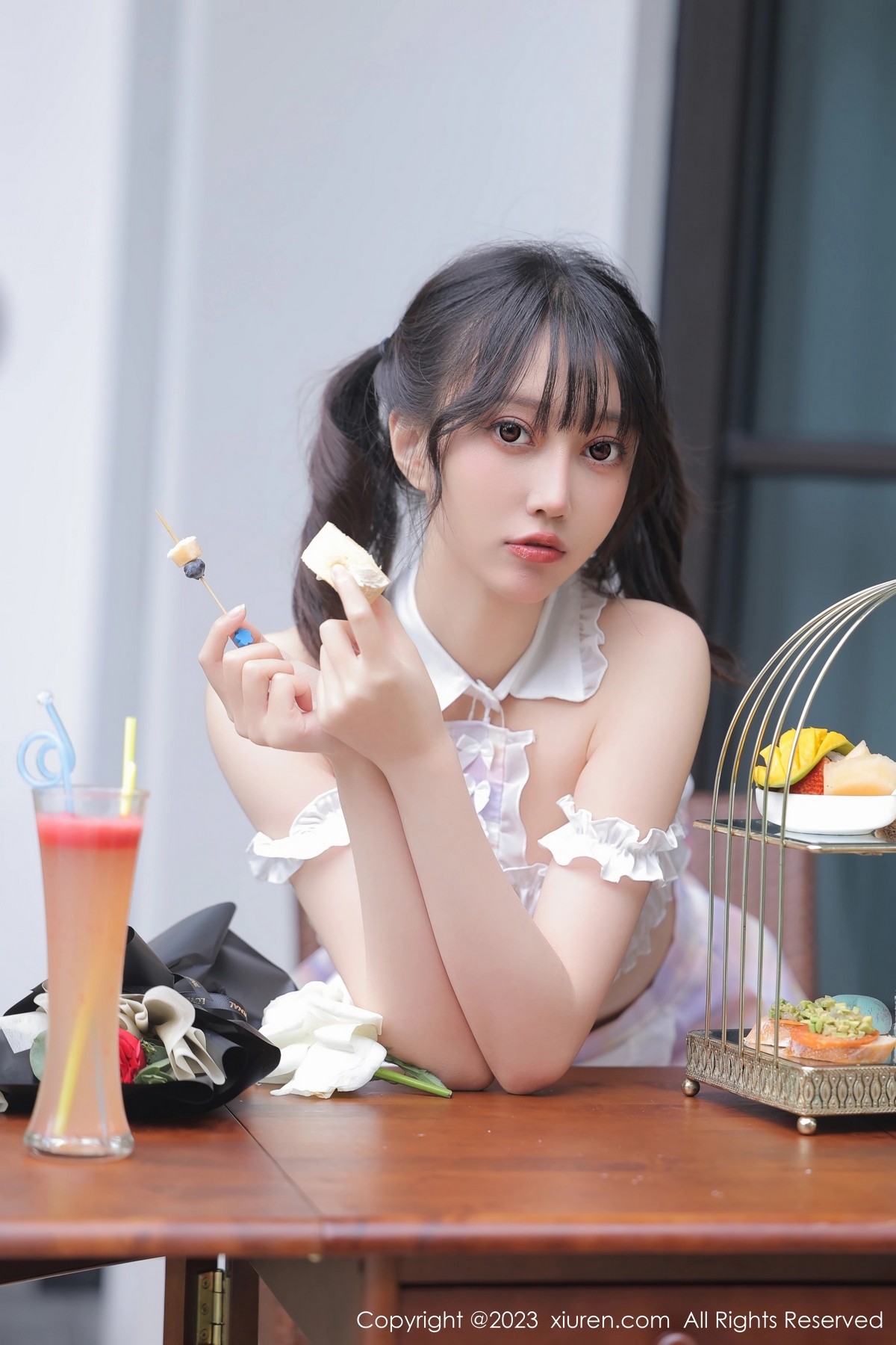 [XiuRen]高清写真图 2023.03.10 No.6392 玥儿玥er 女仆服美腿