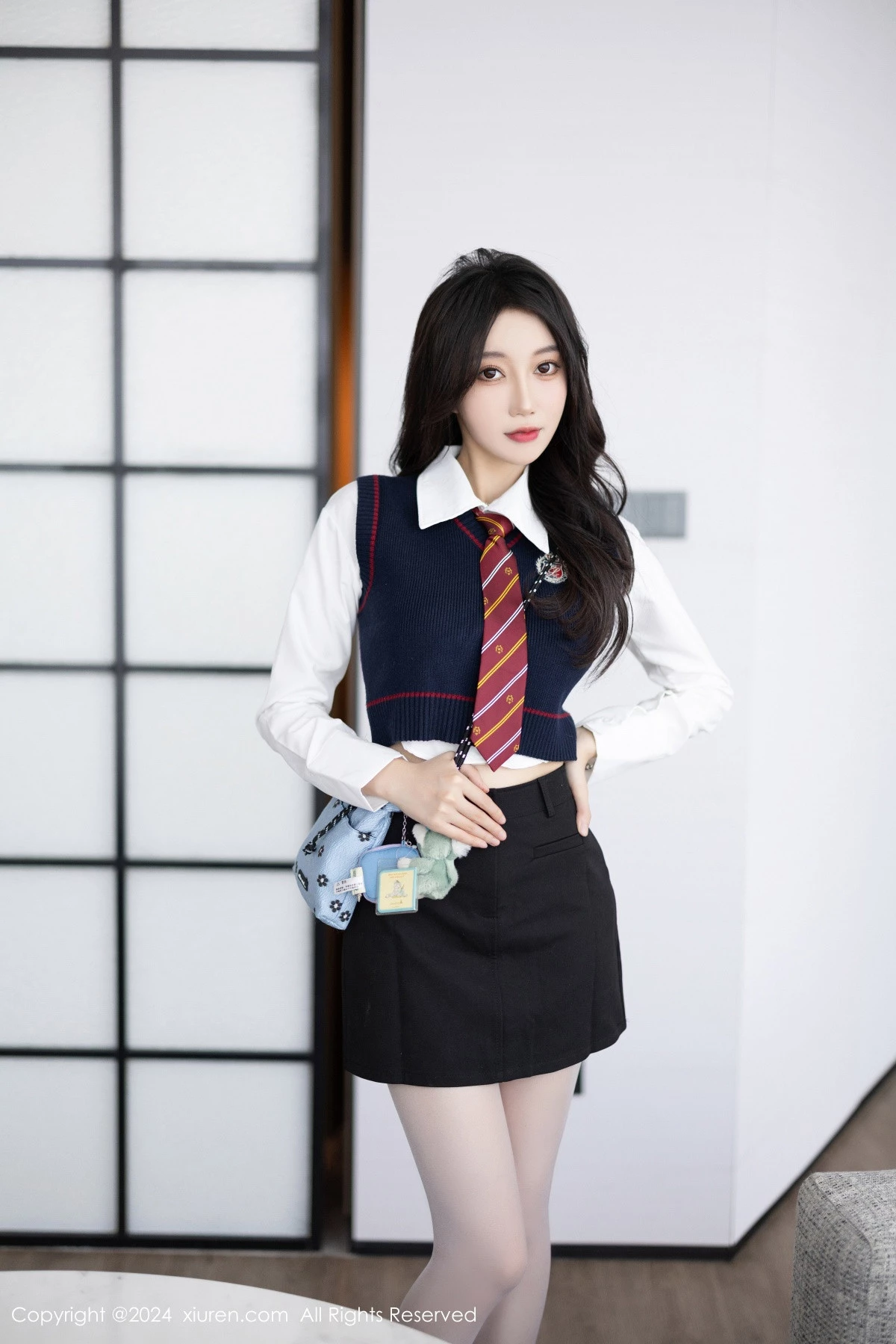 [XiuRen]高清写真图 2024.03.18 No.8247 玥儿玥 丝袜美腿