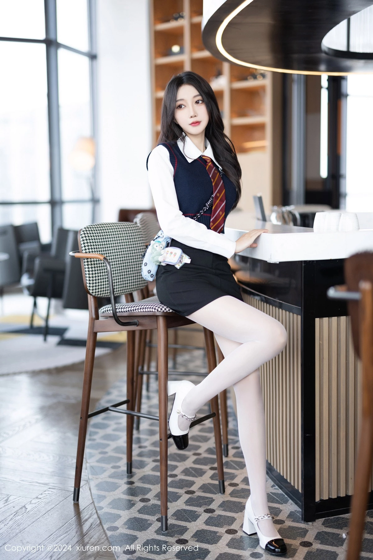 [XiuRen]高清写真图 2024.03.18 No.8247 玥儿玥 丝袜美腿