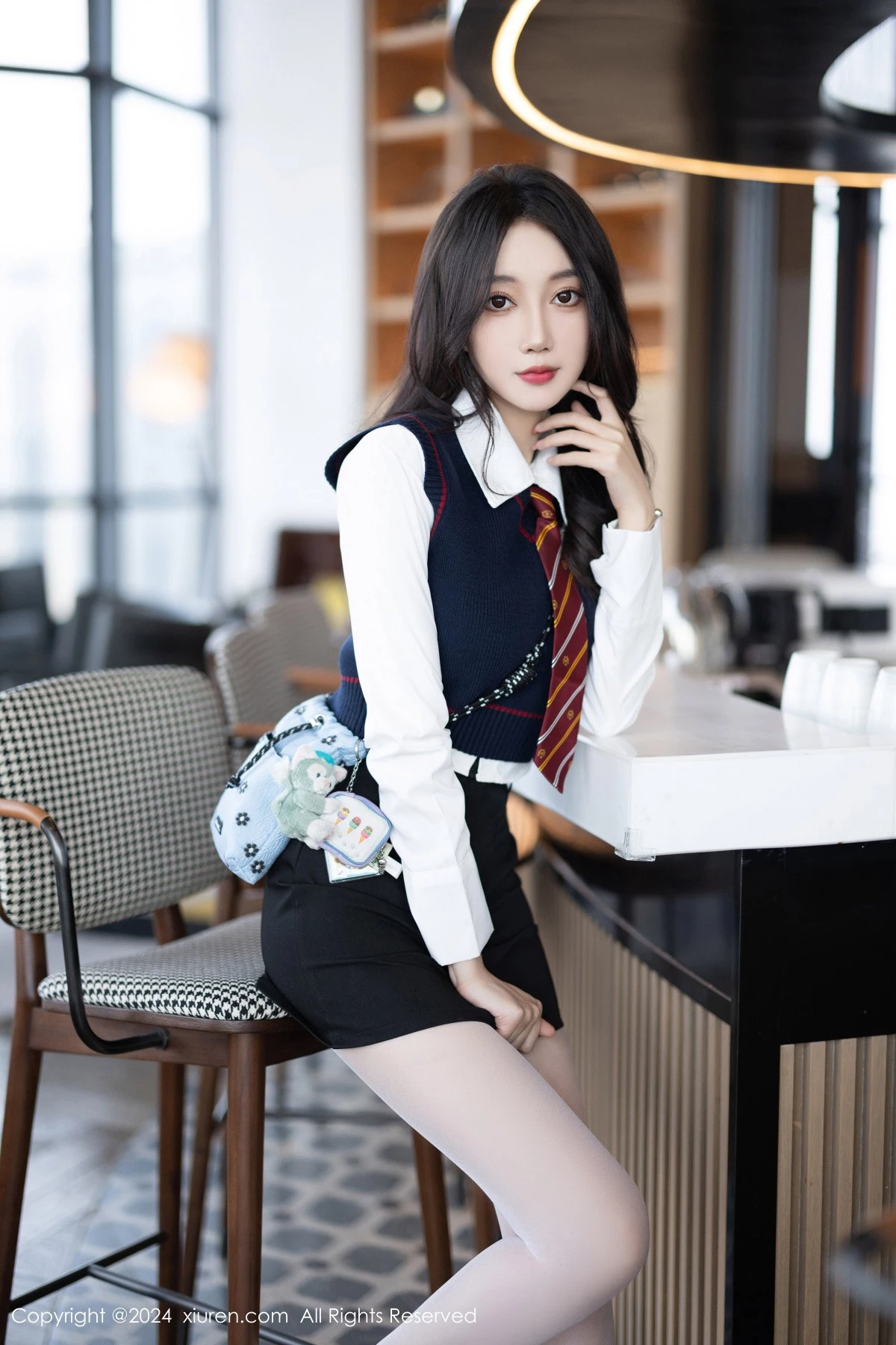 [XiuRen]高清写真图 2024.03.18 No.8247 玥儿玥 丝袜美腿