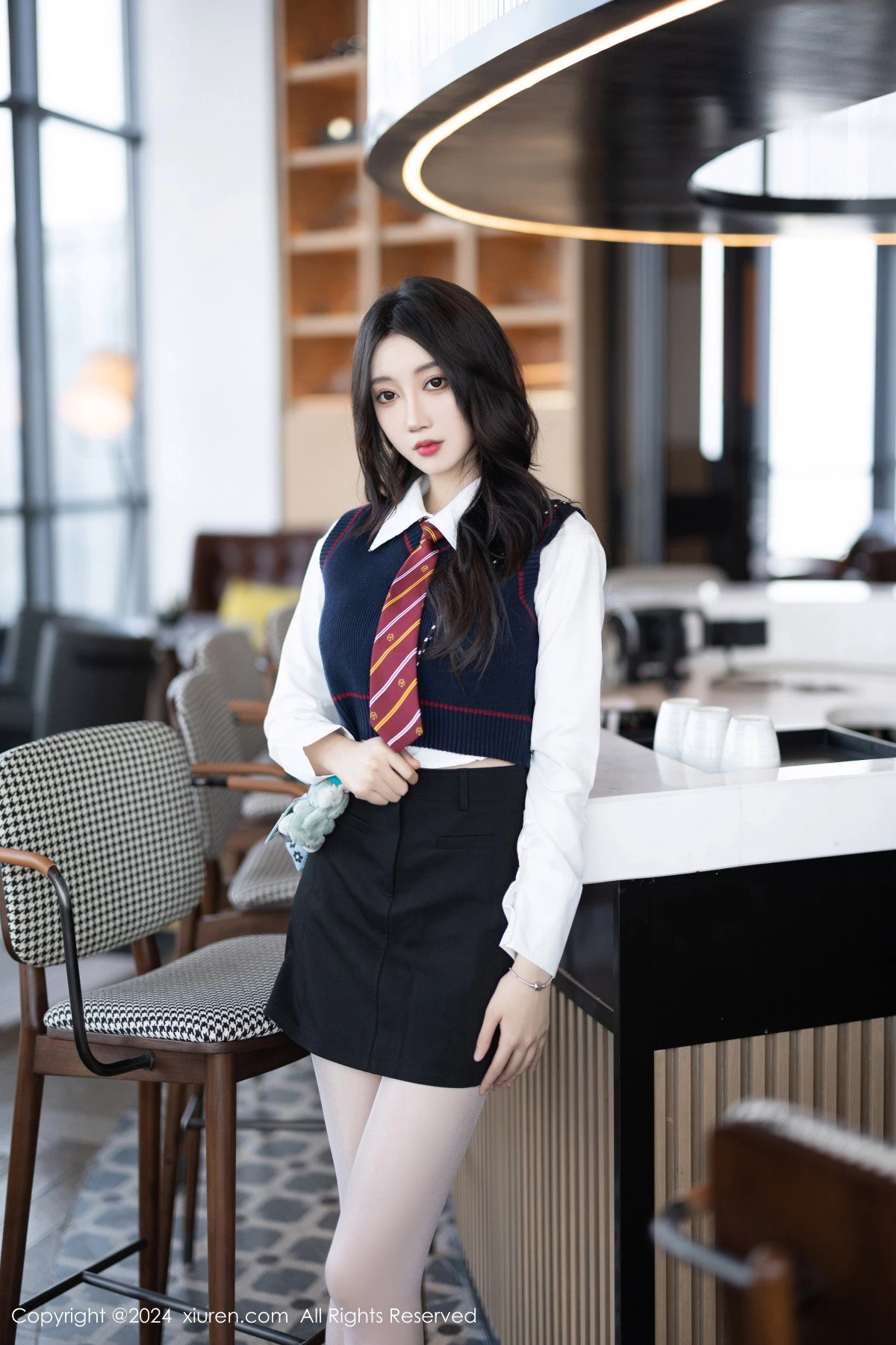[XiuRen]高清写真图 2024.03.18 No.8247 玥儿玥 丝袜美腿