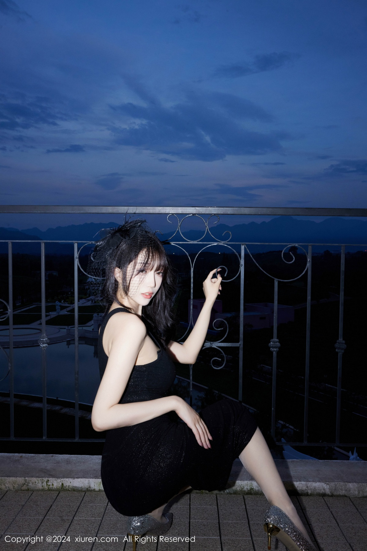 [XiuRen]高清写真图 2024.07.26 No.8921 玥儿玥er 黑丝美腿