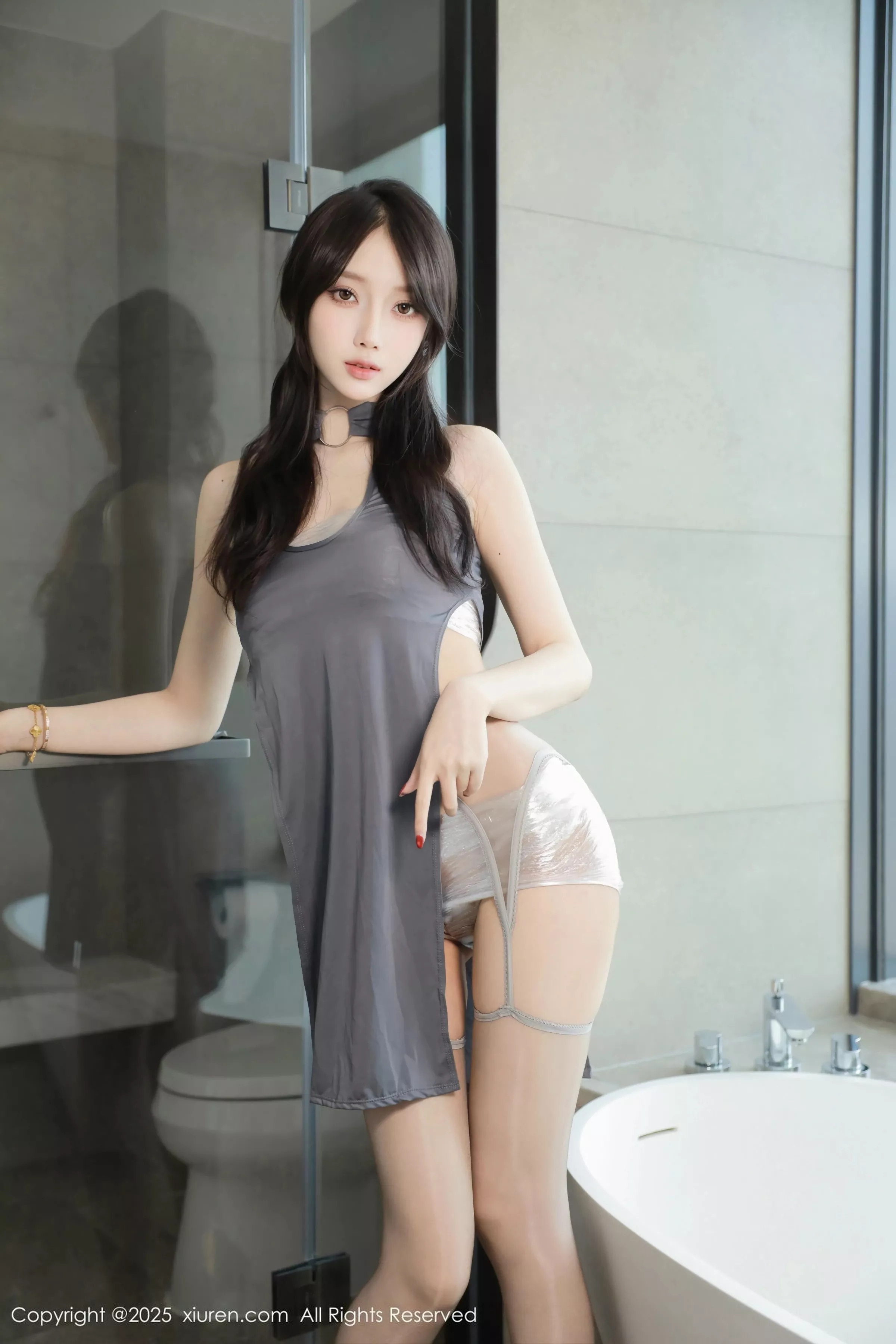 [XiuRen]高清写真图 2025.06.19 No.10435 玥儿玥er 灰色丝袜