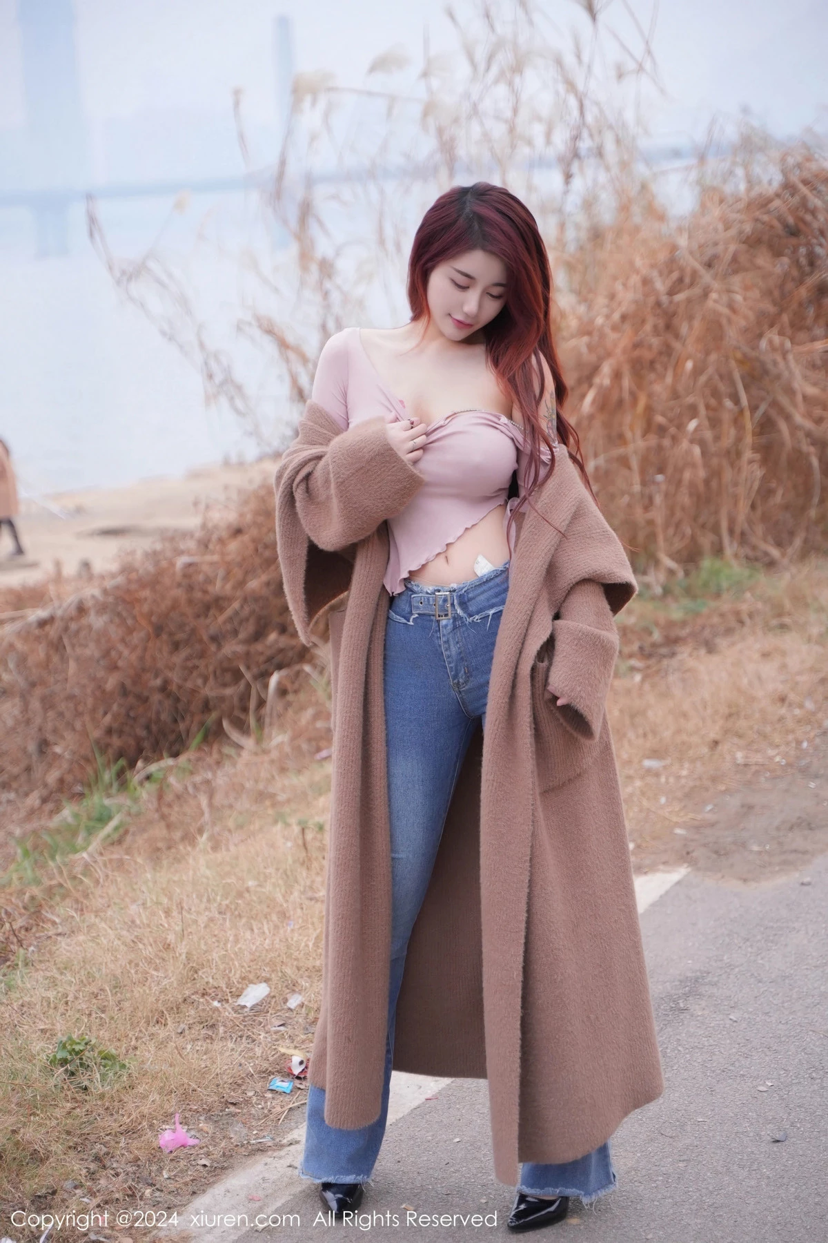 [XiuRen]高清写真图 2024.02.06 No.8076 美七Mia 牛仔裤美臀