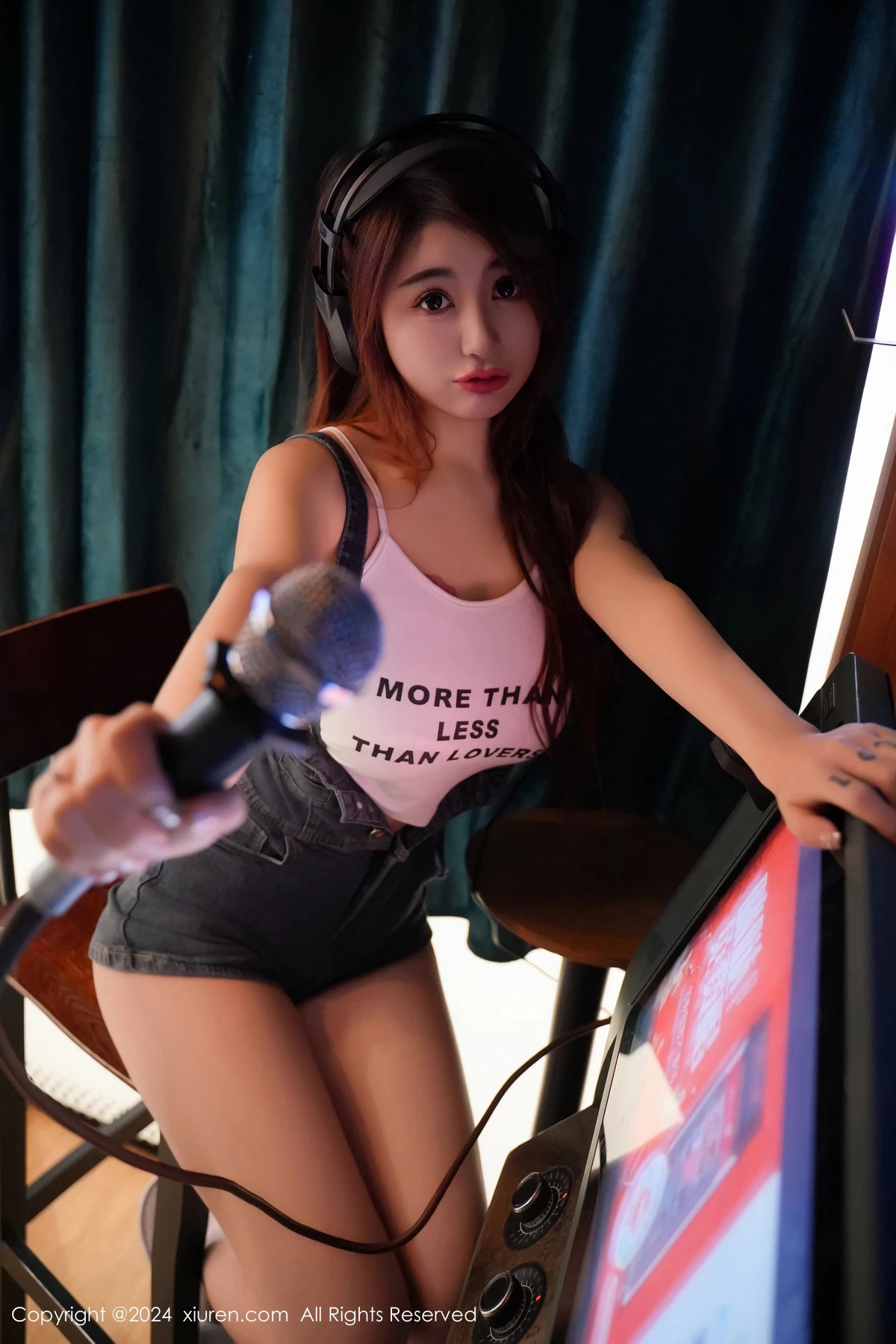 [XiuRen]高清写真图 2024.05.09 No.8506 美七Mia 美乳性感