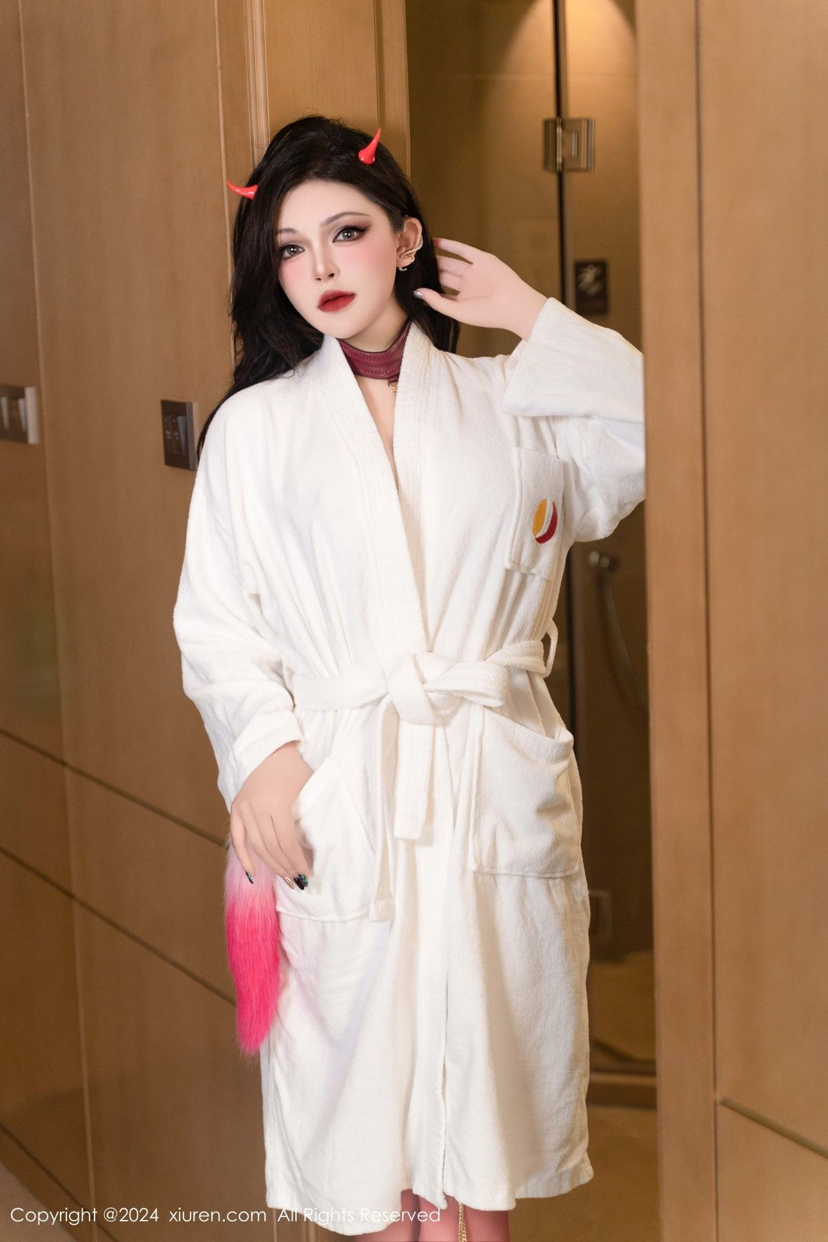 [XiuRen]高清写真图 2024.10.28 No.9352 伊丽莎有点白 美臀性感