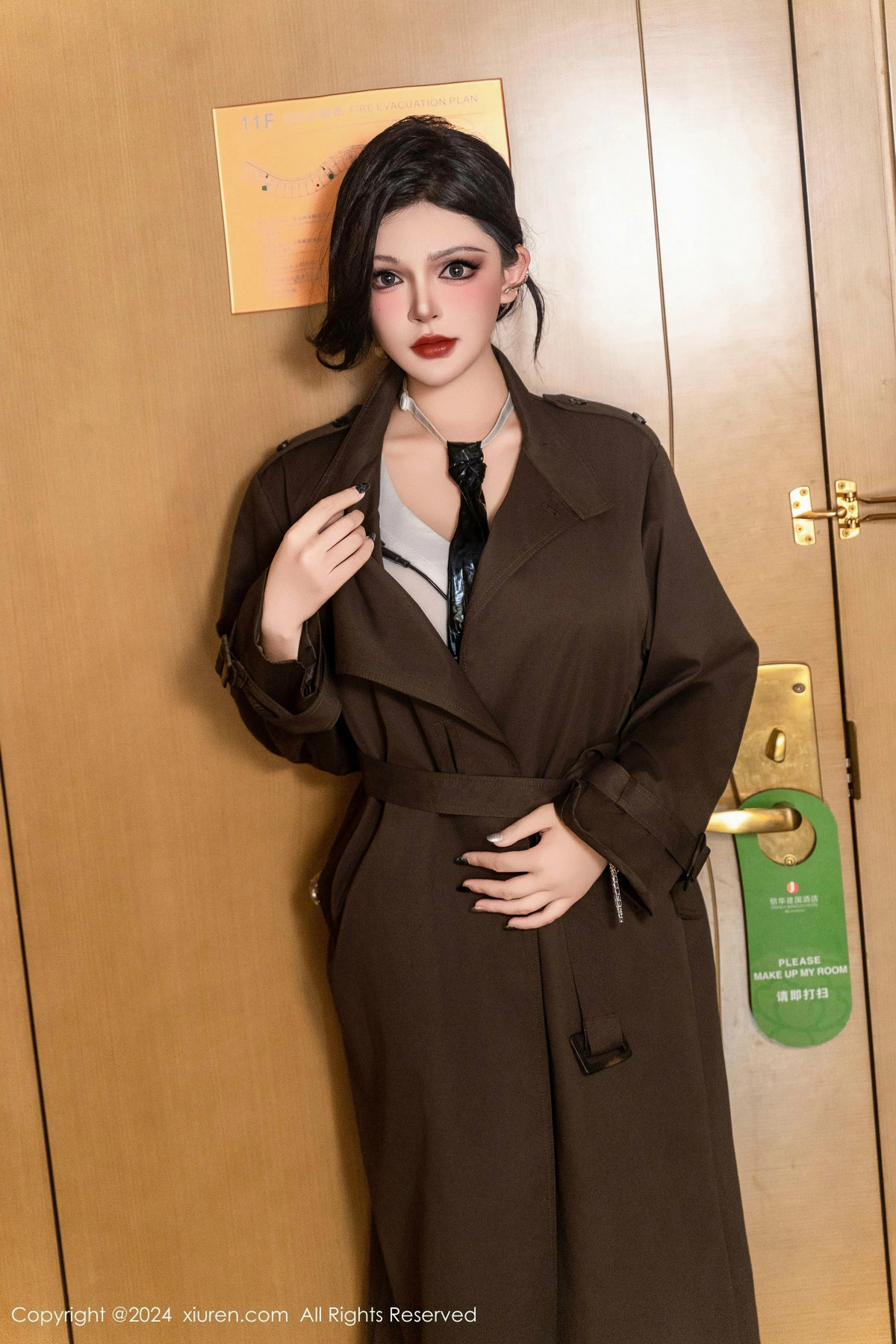 [XiuRen]高清写真图 2024.12.26 No.9661 伊丽莎有点白 黑丝美腿