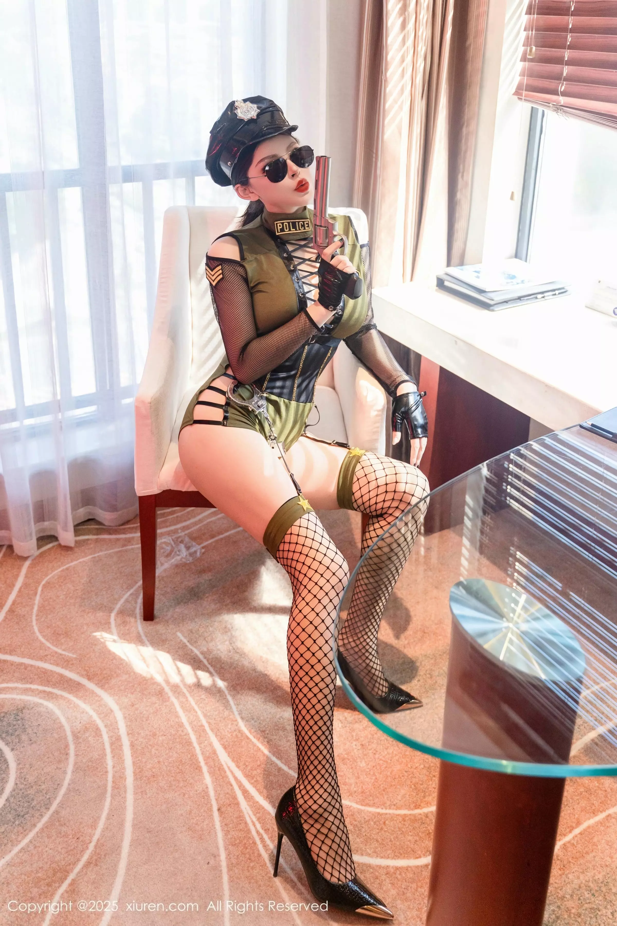 [XiuRen]高清写真图 2025.03.25 No.10064 伊丽莎有点白 波涛汹涌