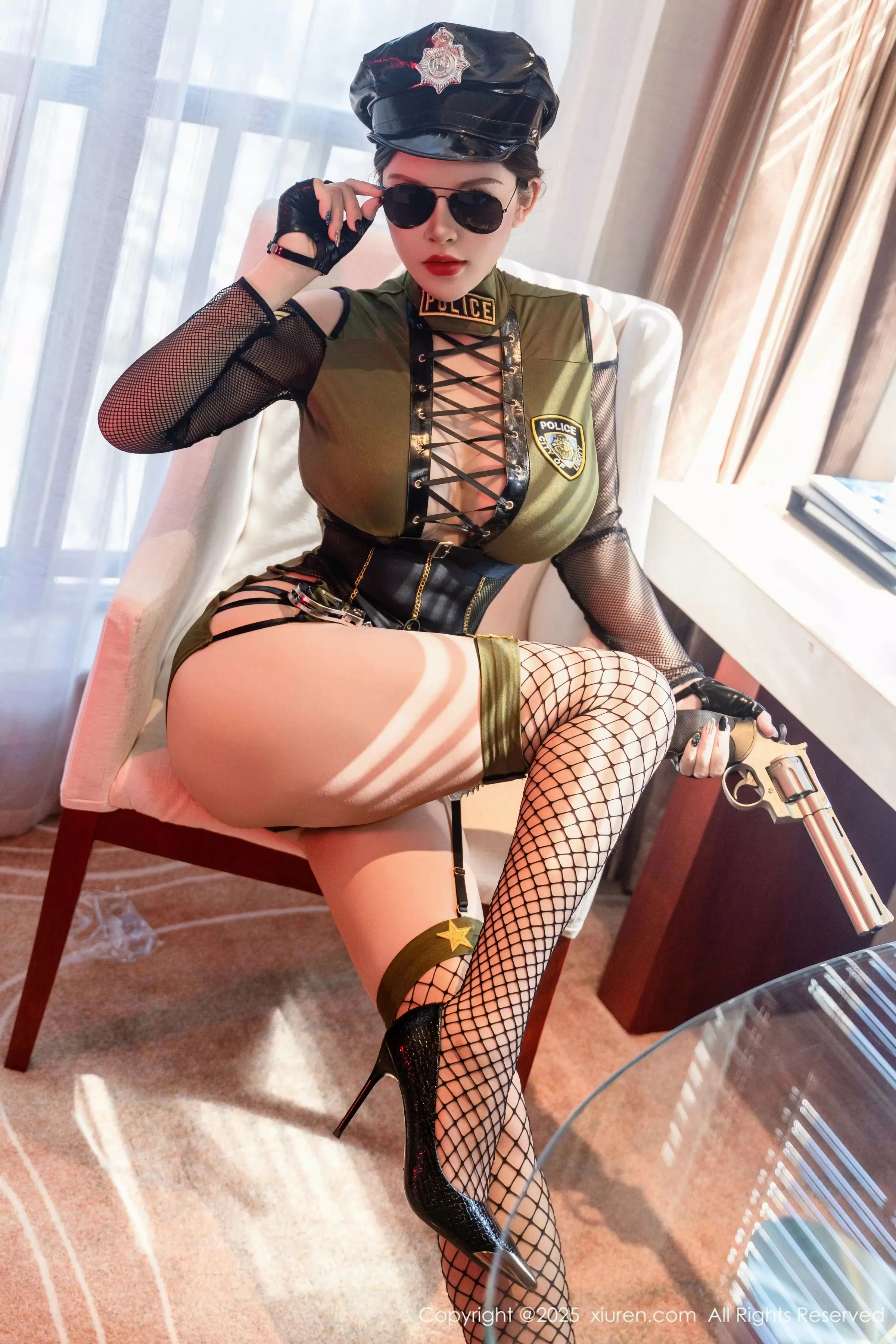 [XiuRen]高清写真图 2025.03.25 No.10064 伊丽莎有点白 波涛汹涌