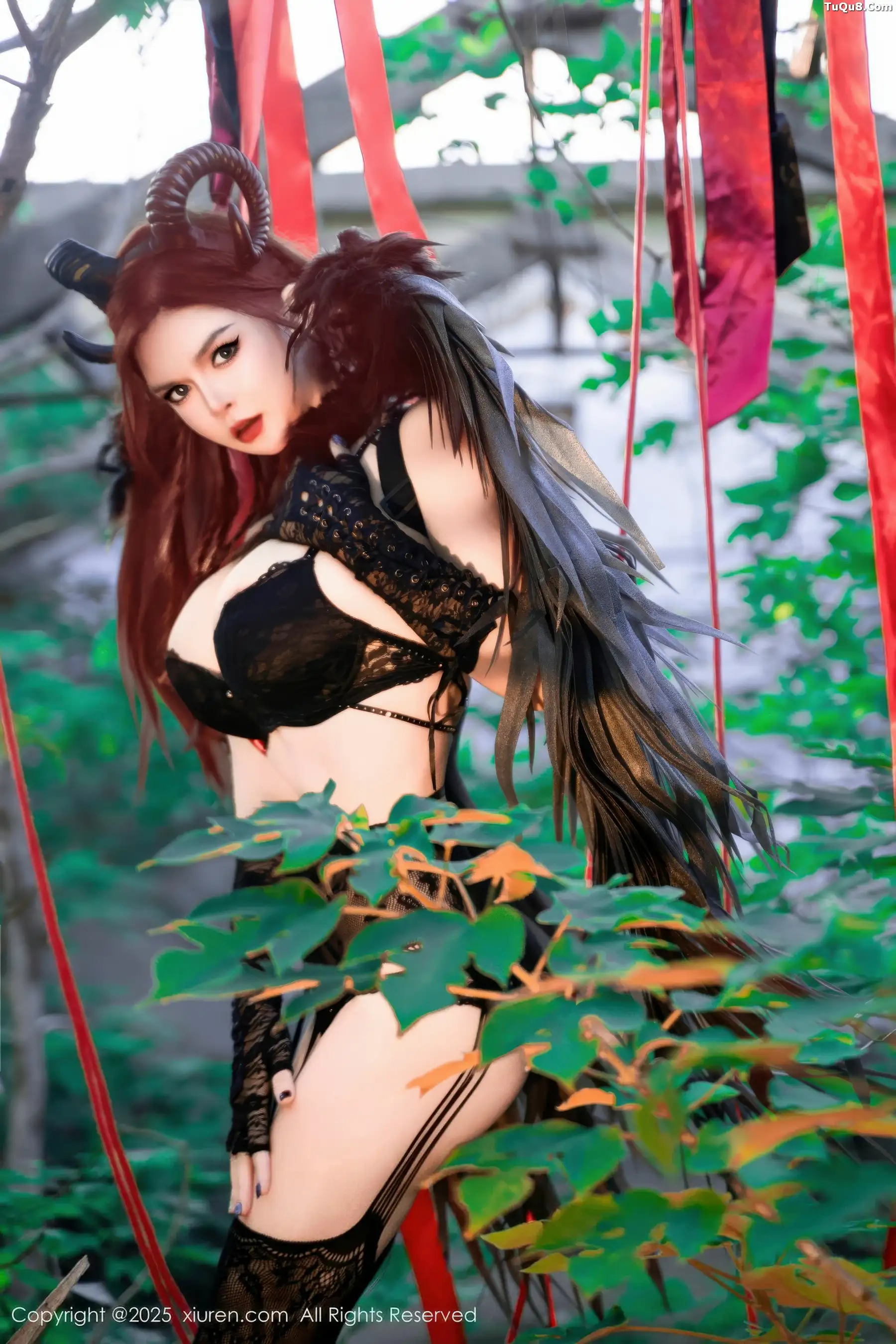 [XiuRen]高清写真图 2025.11.17 No.10994 伊丽莎有点白 蕾丝情趣内衣