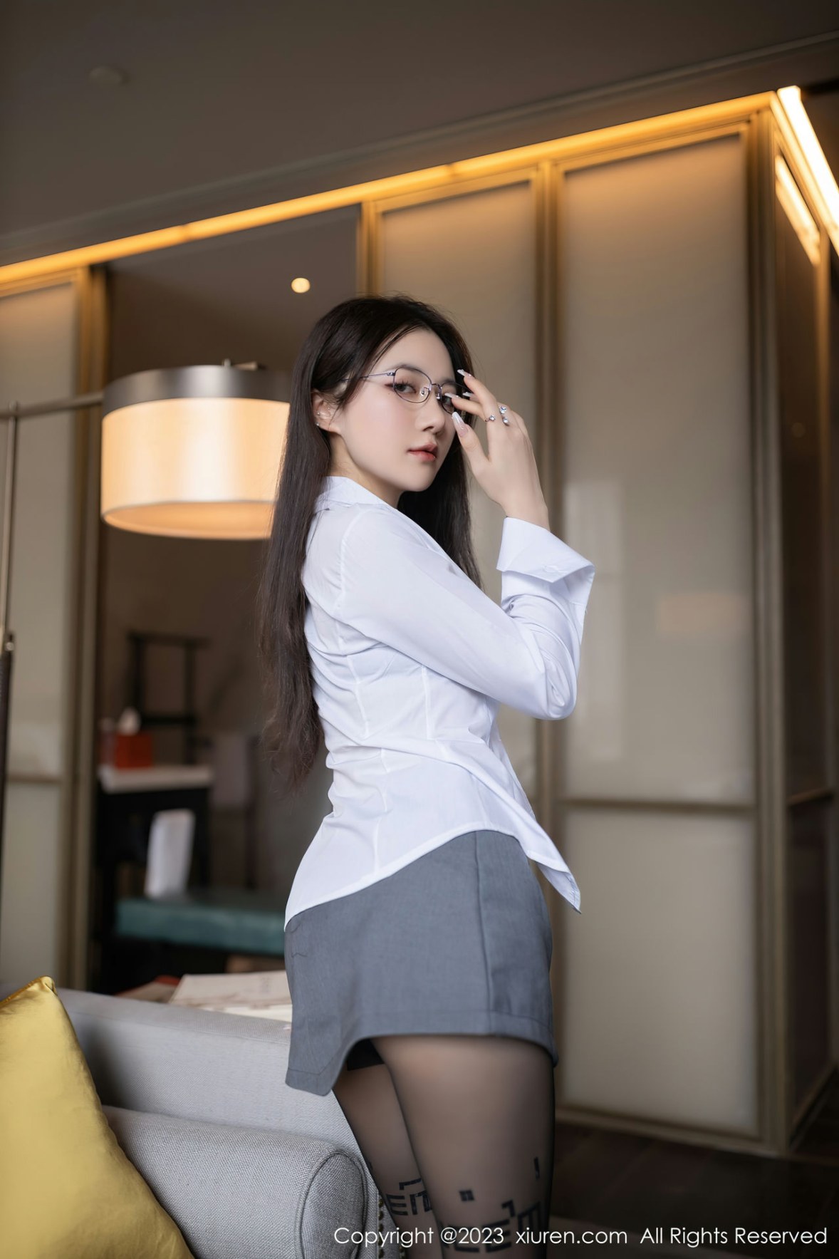 [XiuRen]高清写真图 2023.01.13 No.6135 鱼子酱Fish 短裙丝袜
