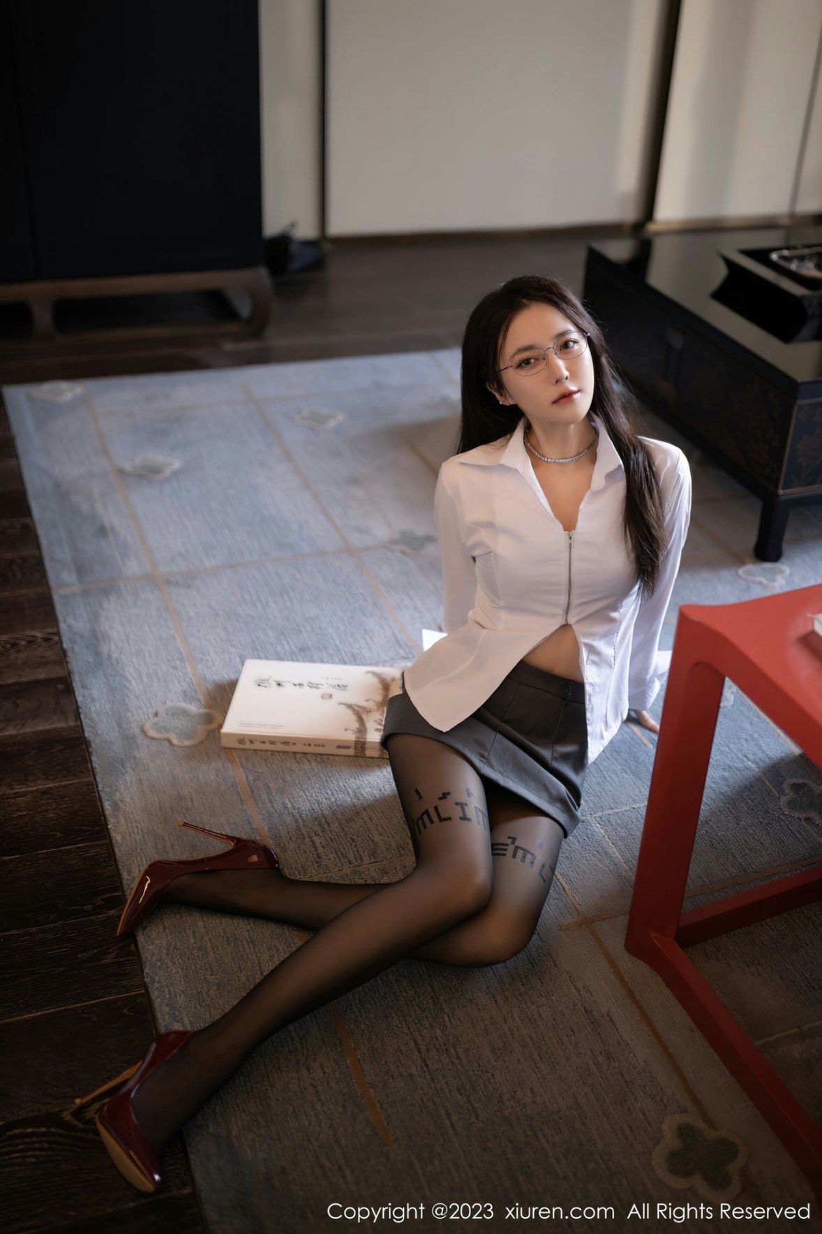 [XiuRen]高清写真图 2023.01.13 No.6135 鱼子酱Fish 短裙丝袜