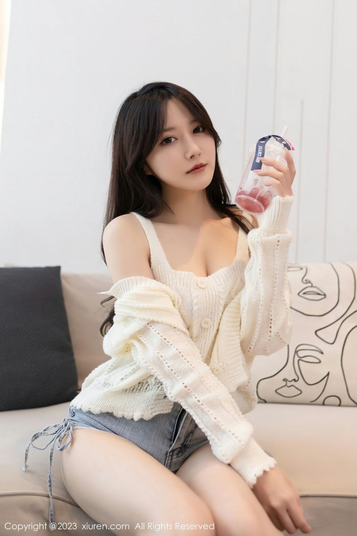 [XiuRen]高清写真图 2023.02.03 No.6216 鱼子酱Fish 牛仔裤美臀