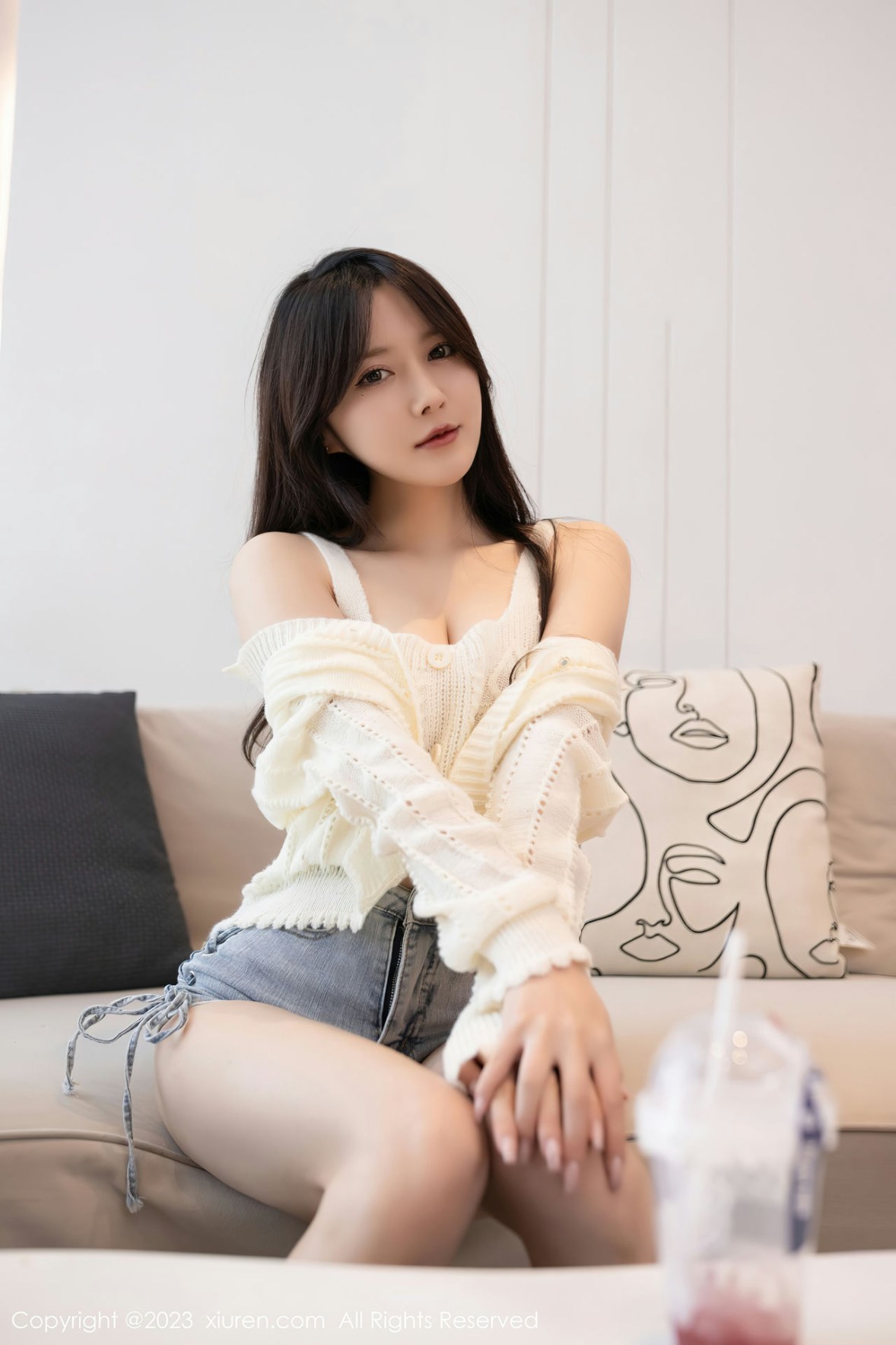 [XiuRen]高清写真图 2023.02.03 No.6216 鱼子酱Fish 牛仔裤美臀