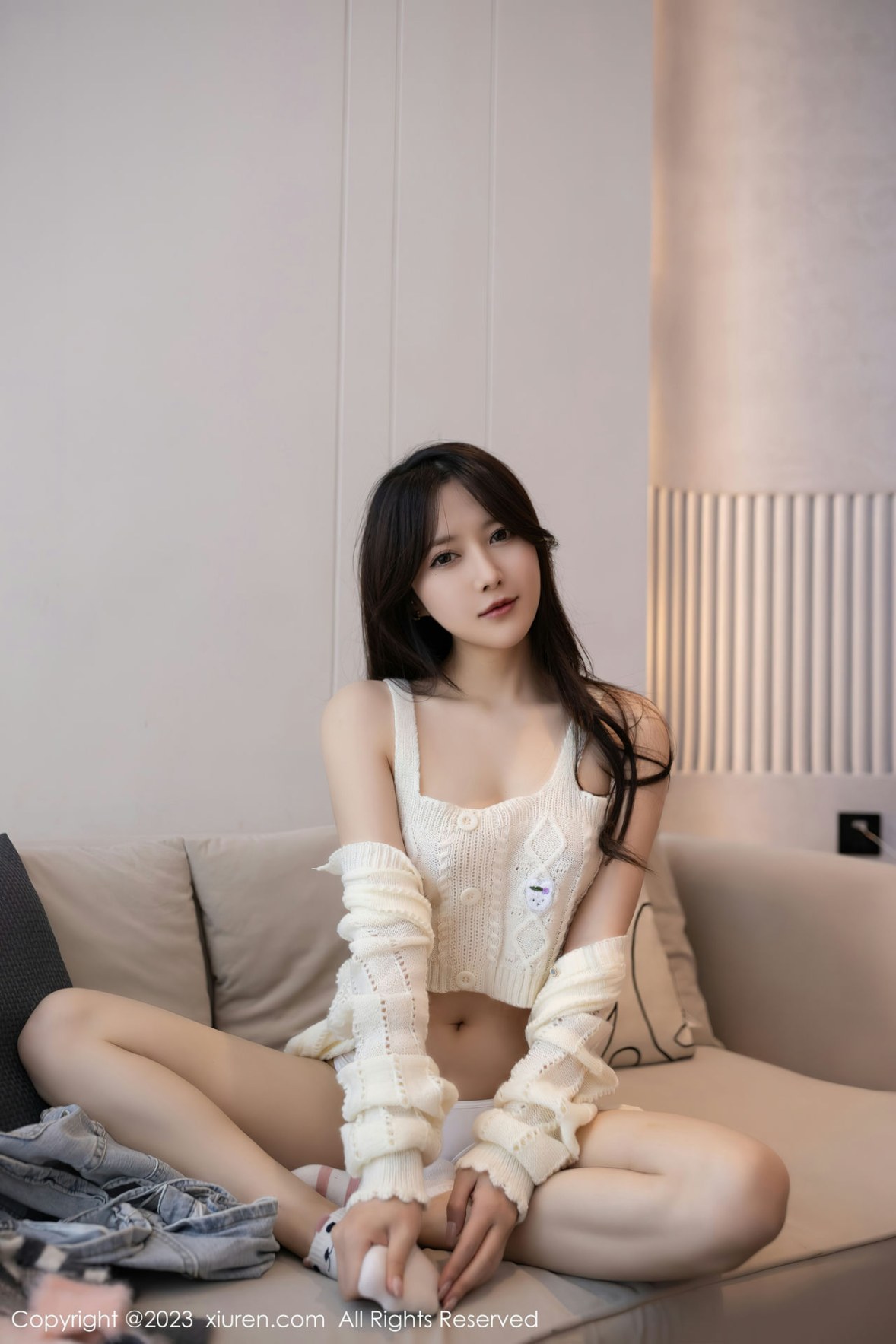 [XiuRen]高清写真图 2023.02.03 No.6216 鱼子酱Fish 牛仔裤美臀
