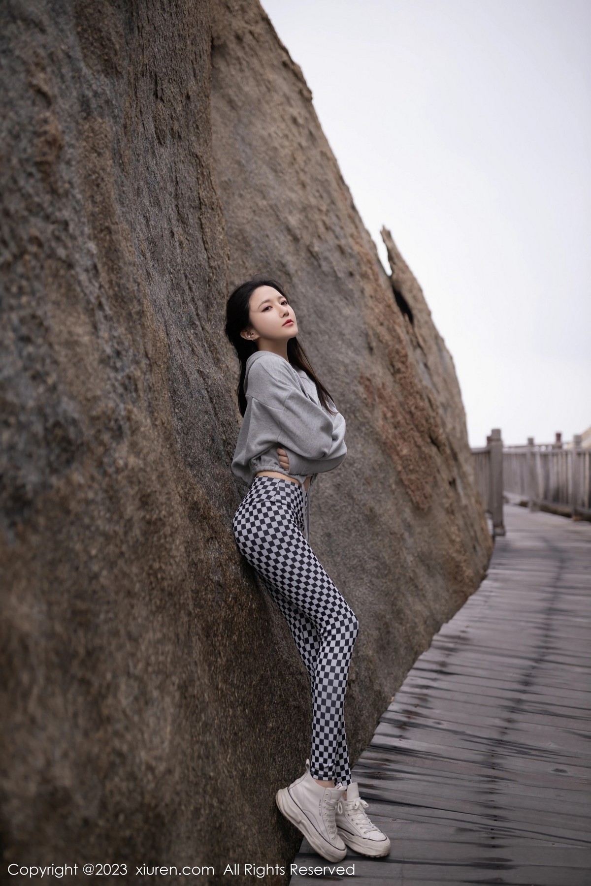 [XiuRen]高清写真图 2023.04.07 No.6541 鱼子酱Fish 车拍美腿