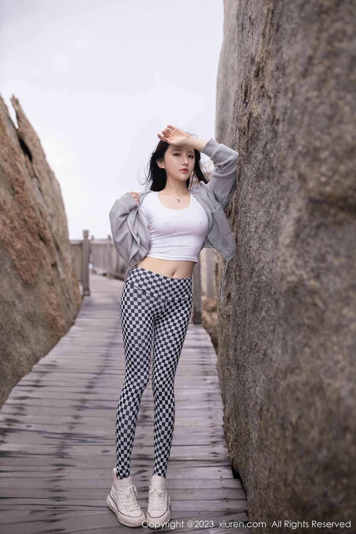 [XiuRen]高清写真图 2023.04.07 No.6541 鱼子酱Fish 车拍美腿