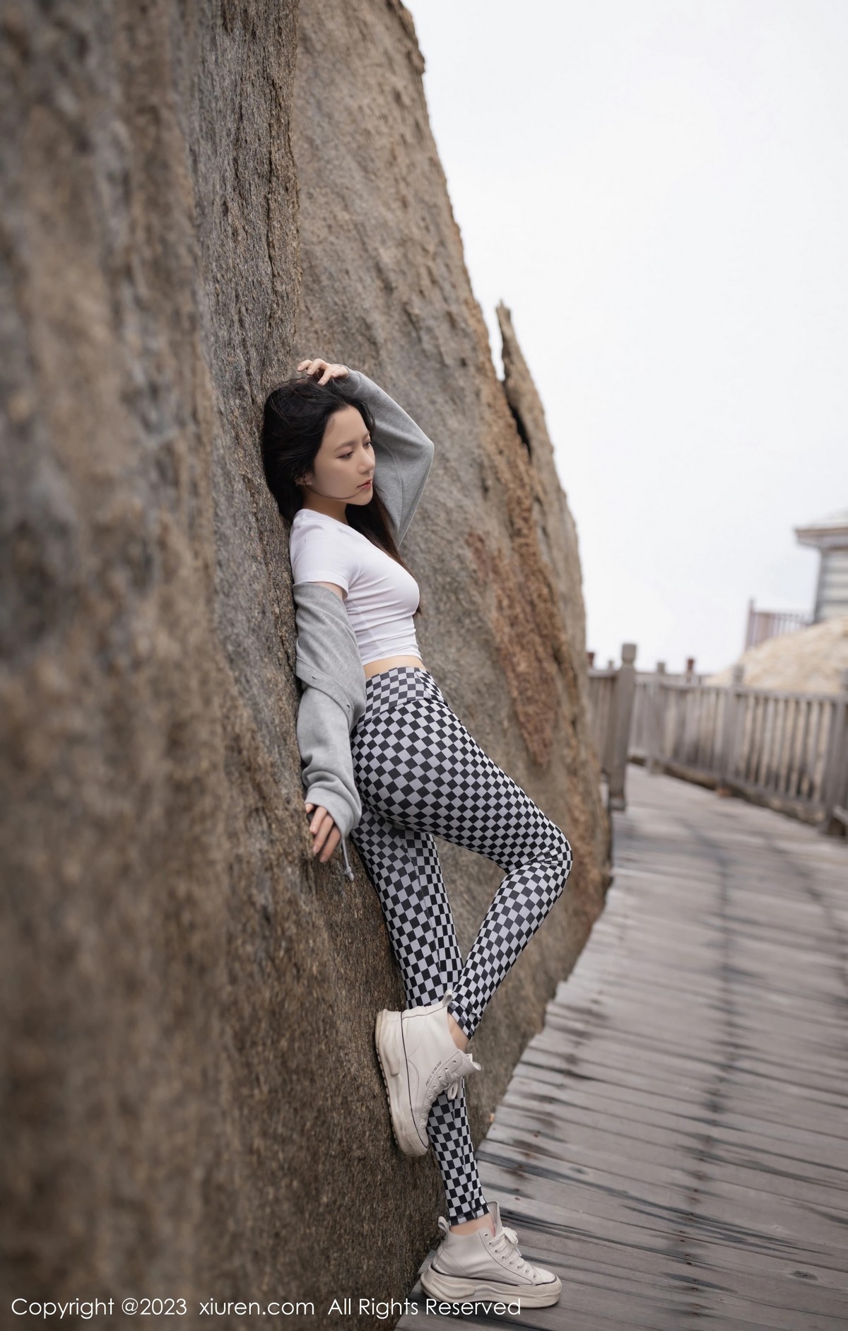 [XiuRen]高清写真图 2023.04.07 No.6541 鱼子酱Fish 车拍美腿