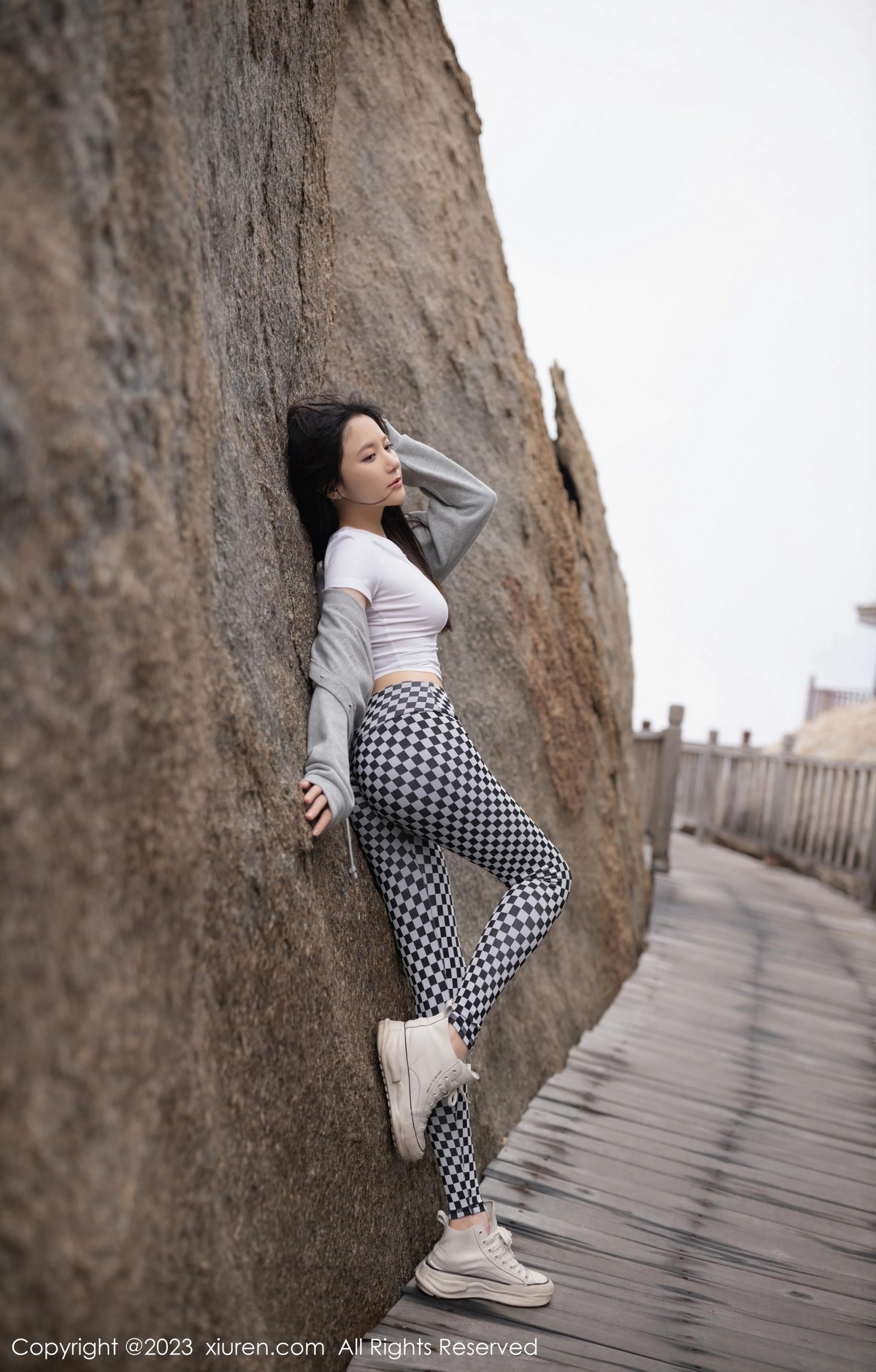 [XiuRen]高清写真图 2023.04.07 No.6541 鱼子酱Fish 车拍美腿