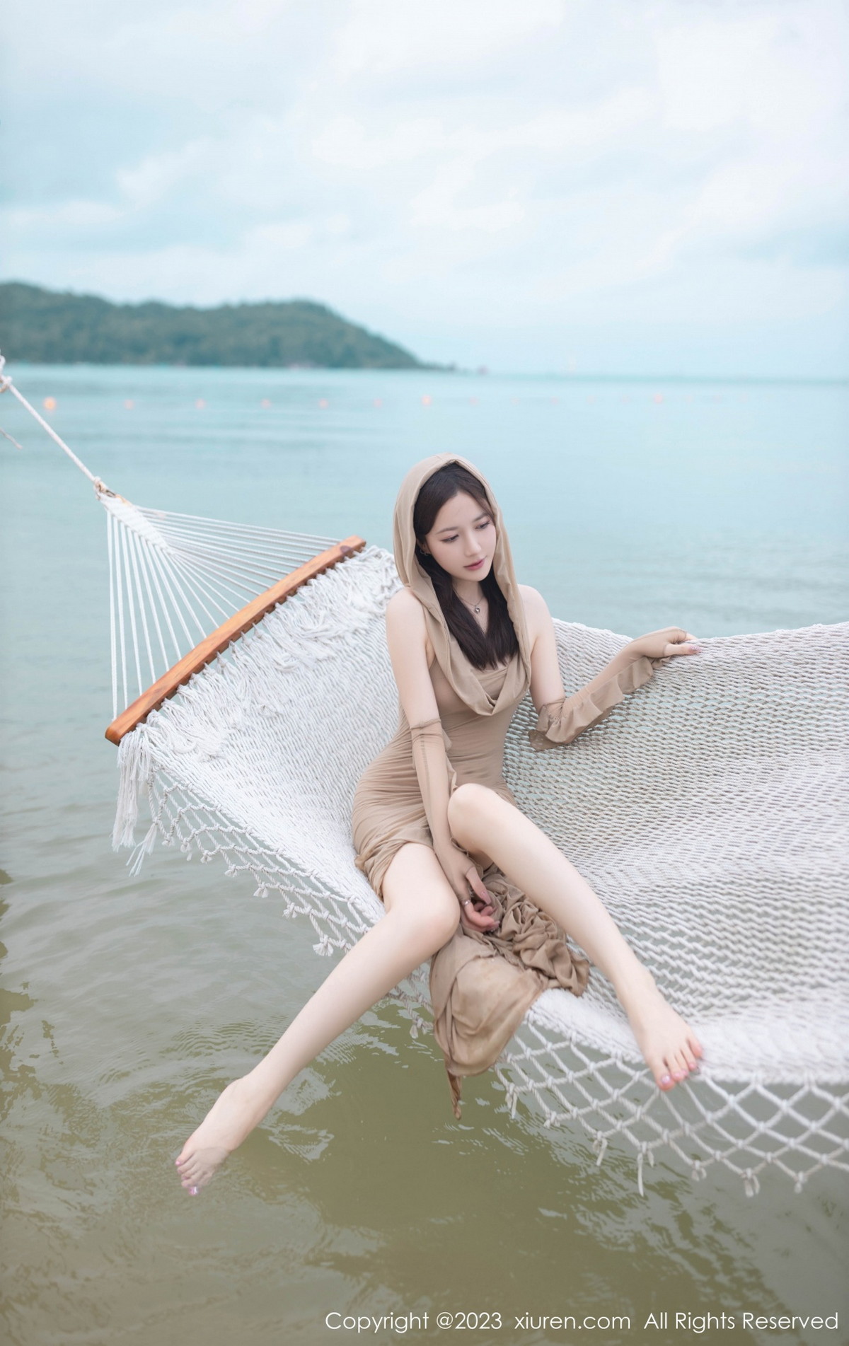 [XiuRen]高清写真图 2023.08.25 No.7288 鱼子酱Fish 沙滩美腿