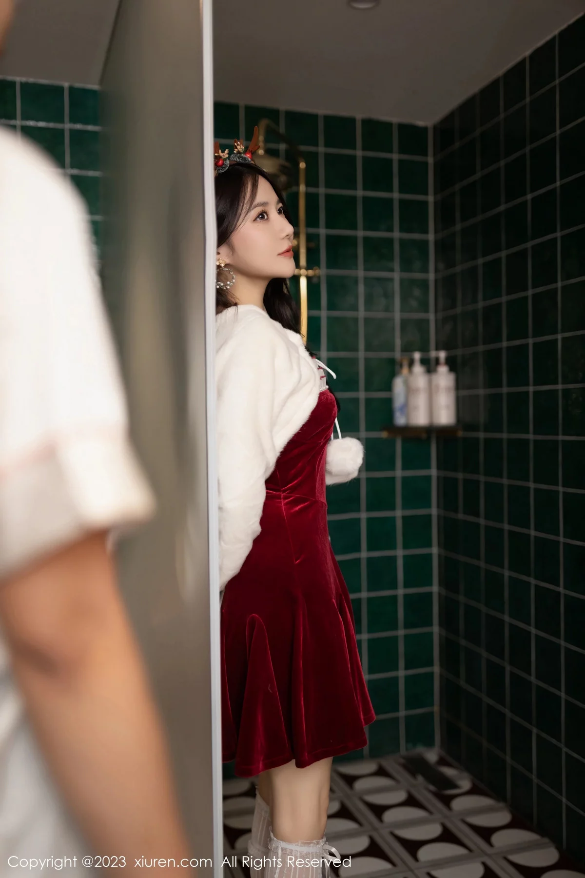 [XiuRen]高清写真图 2023.12.22 No.7854 鱼子酱Fish 圣诞美腿