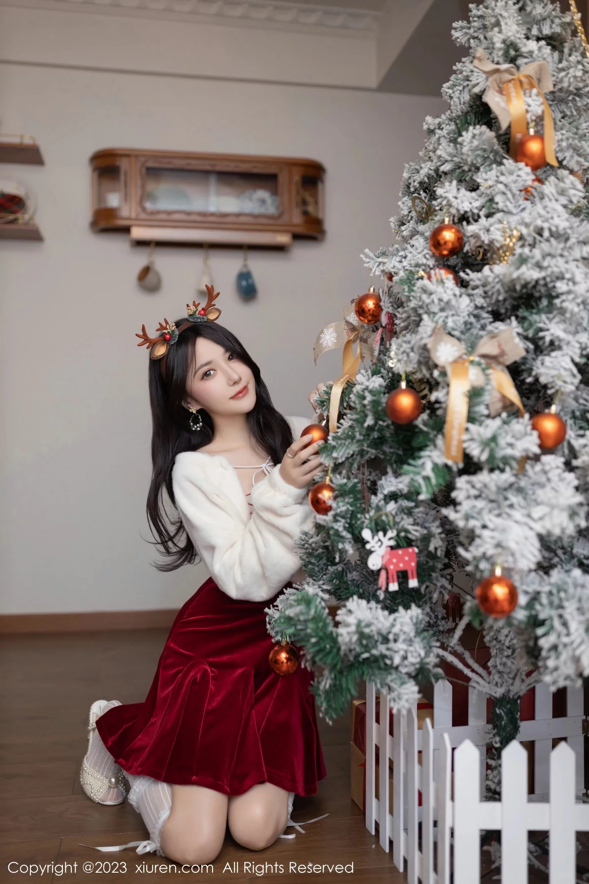 [XiuRen]高清写真图 2023.12.22 No.7854 鱼子酱Fish 圣诞美腿