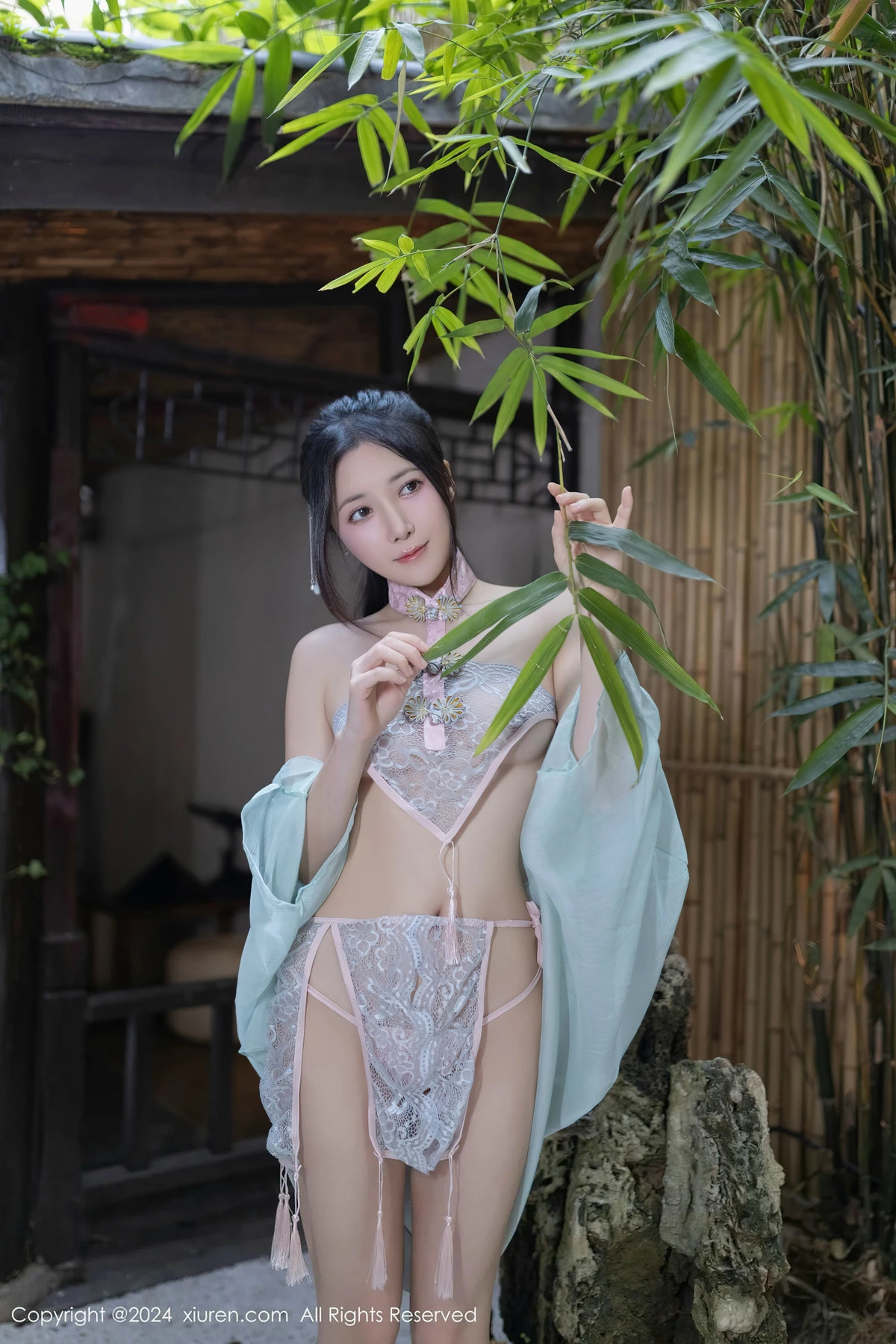 [XiuRen]高清写真图 2024.04.19 No.8428 鱼子酱Fish 美腿性感