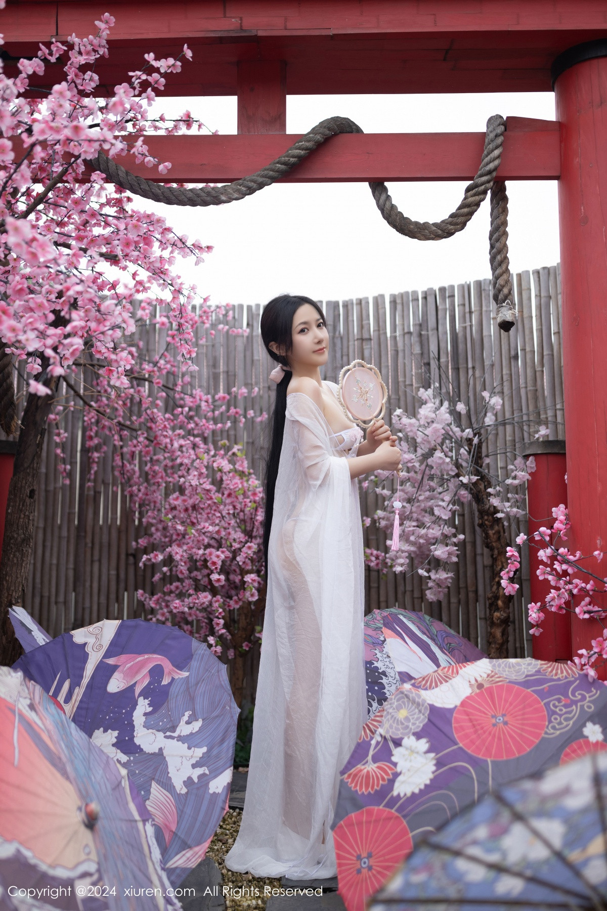 [XiuRen]高清写真图 2024.07.26 No.8927 鱼子酱Fish 美腿性感
