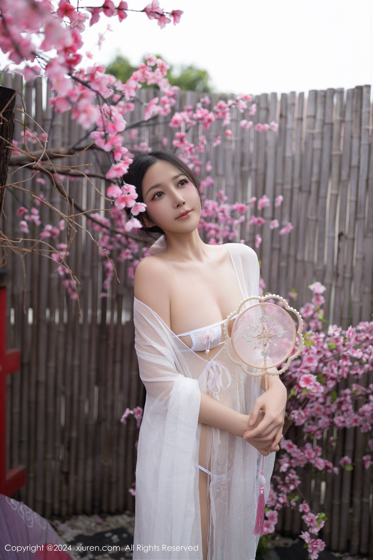 [XiuRen]高清写真图 2024.07.26 No.8927 鱼子酱Fish 美腿性感