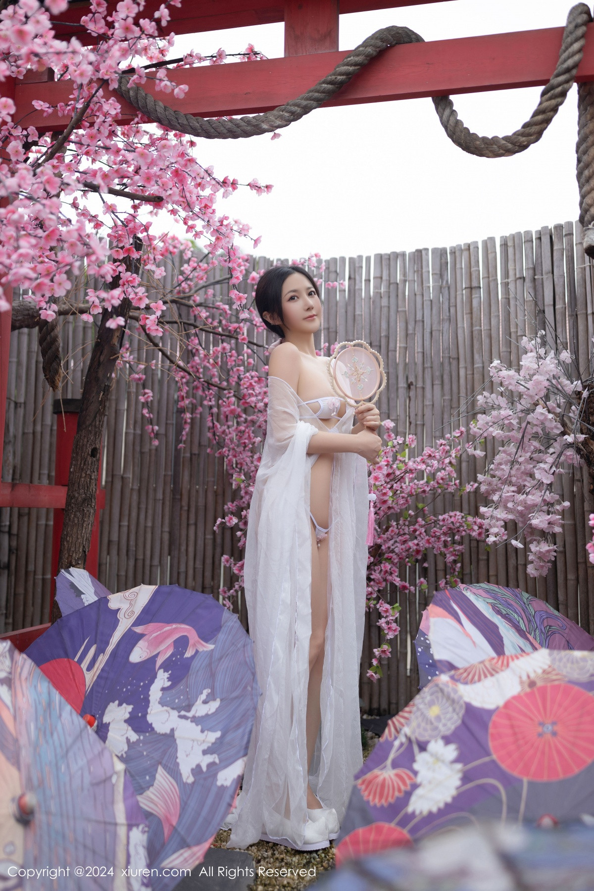 [XiuRen]高清写真图 2024.07.26 No.8927 鱼子酱Fish 美腿性感