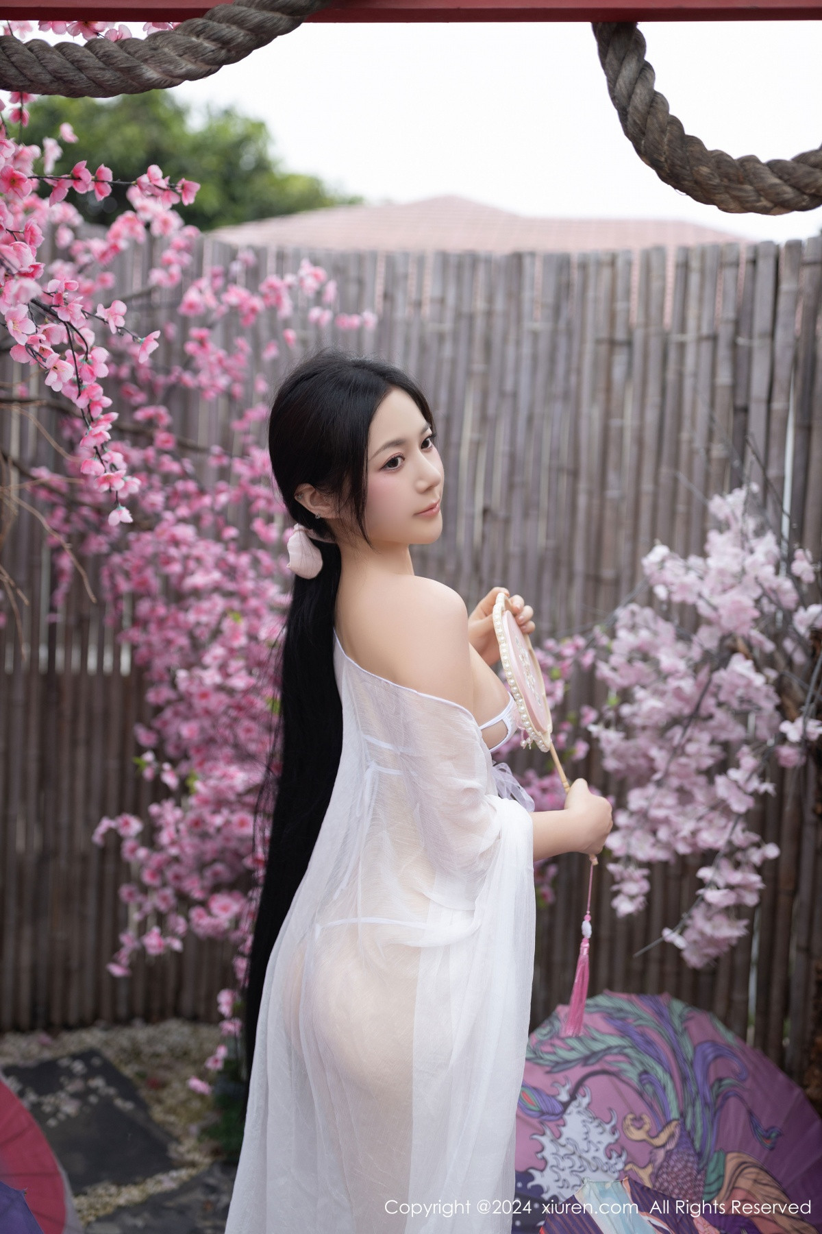 [XiuRen]高清写真图 2024.07.26 No.8927 鱼子酱Fish 美腿性感