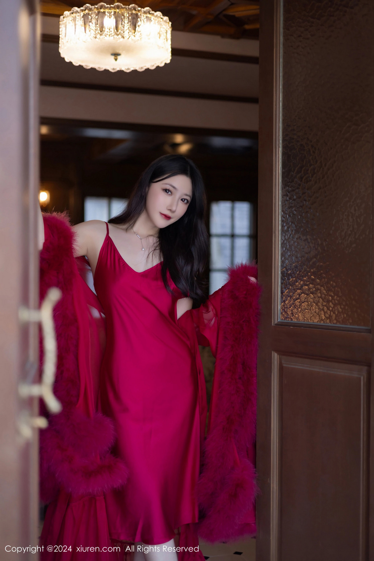 [XiuRen]高清写真图 2024.11.08 No.9422 鱼子酱Fish 美腿性感