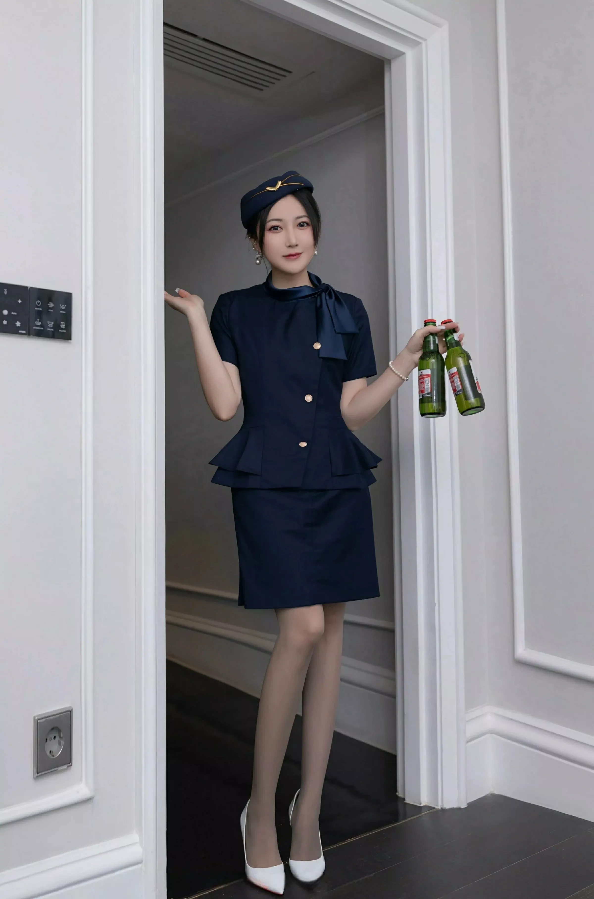 [XiuRen]高清写真图 2025.04.11 No.10142 鱼子酱Fish 空姐制服