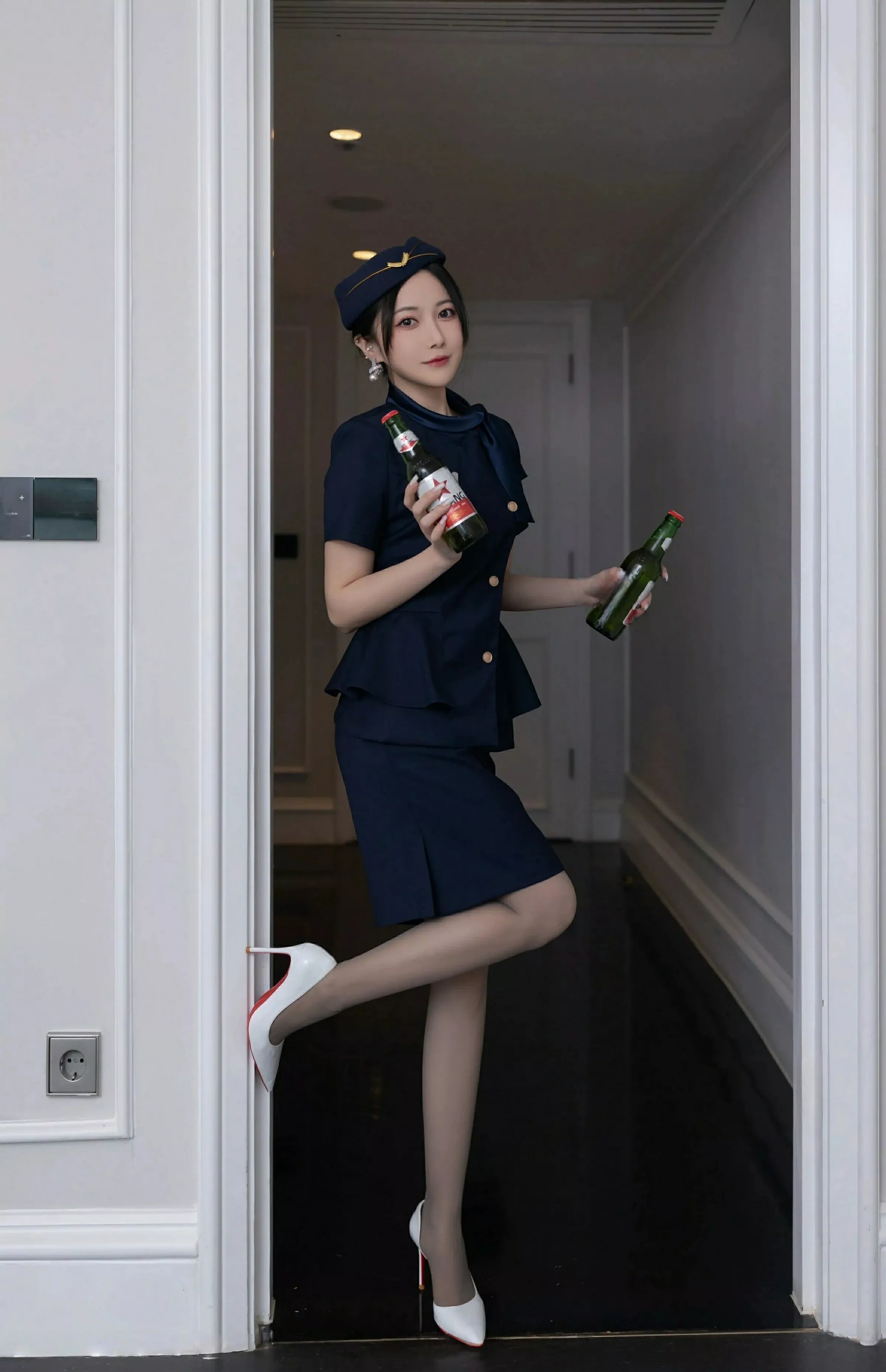 [XiuRen]高清写真图 2025.04.11 No.10142 鱼子酱Fish 空姐制服