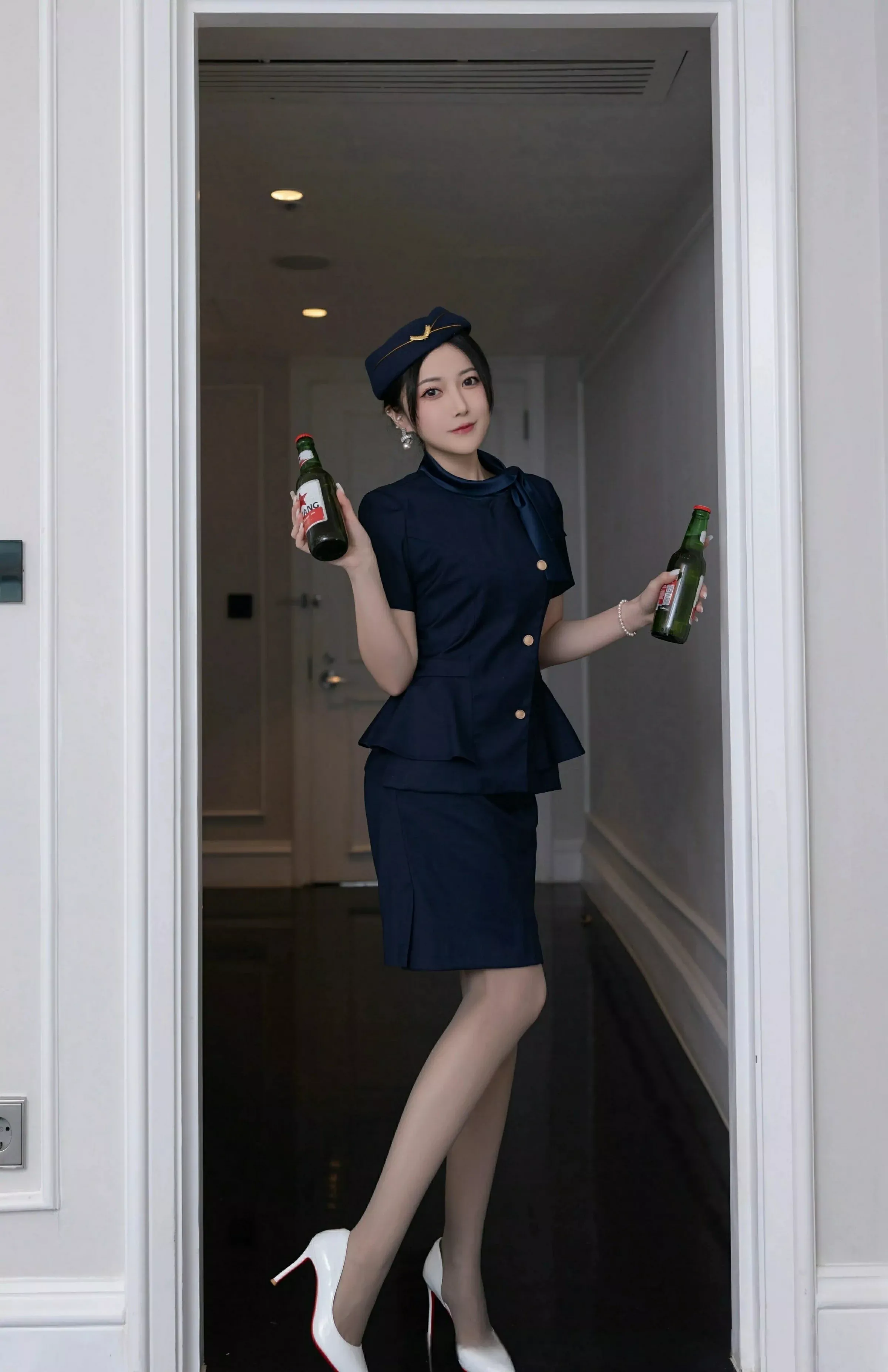 [XiuRen]高清写真图 2025.04.11 No.10142 鱼子酱Fish 空姐制服