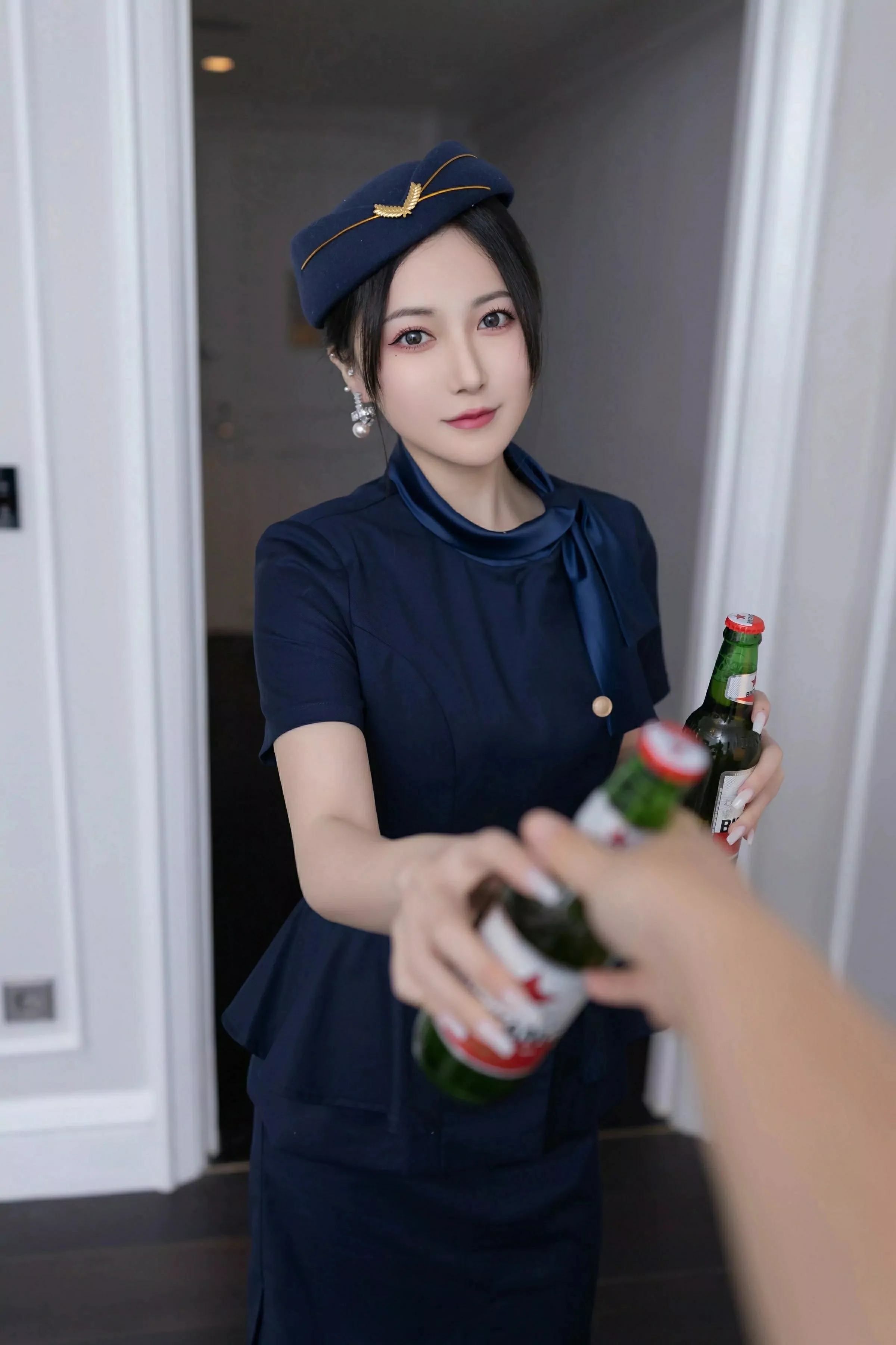 [XiuRen]高清写真图 2025.04.11 No.10142 鱼子酱Fish 空姐制服
