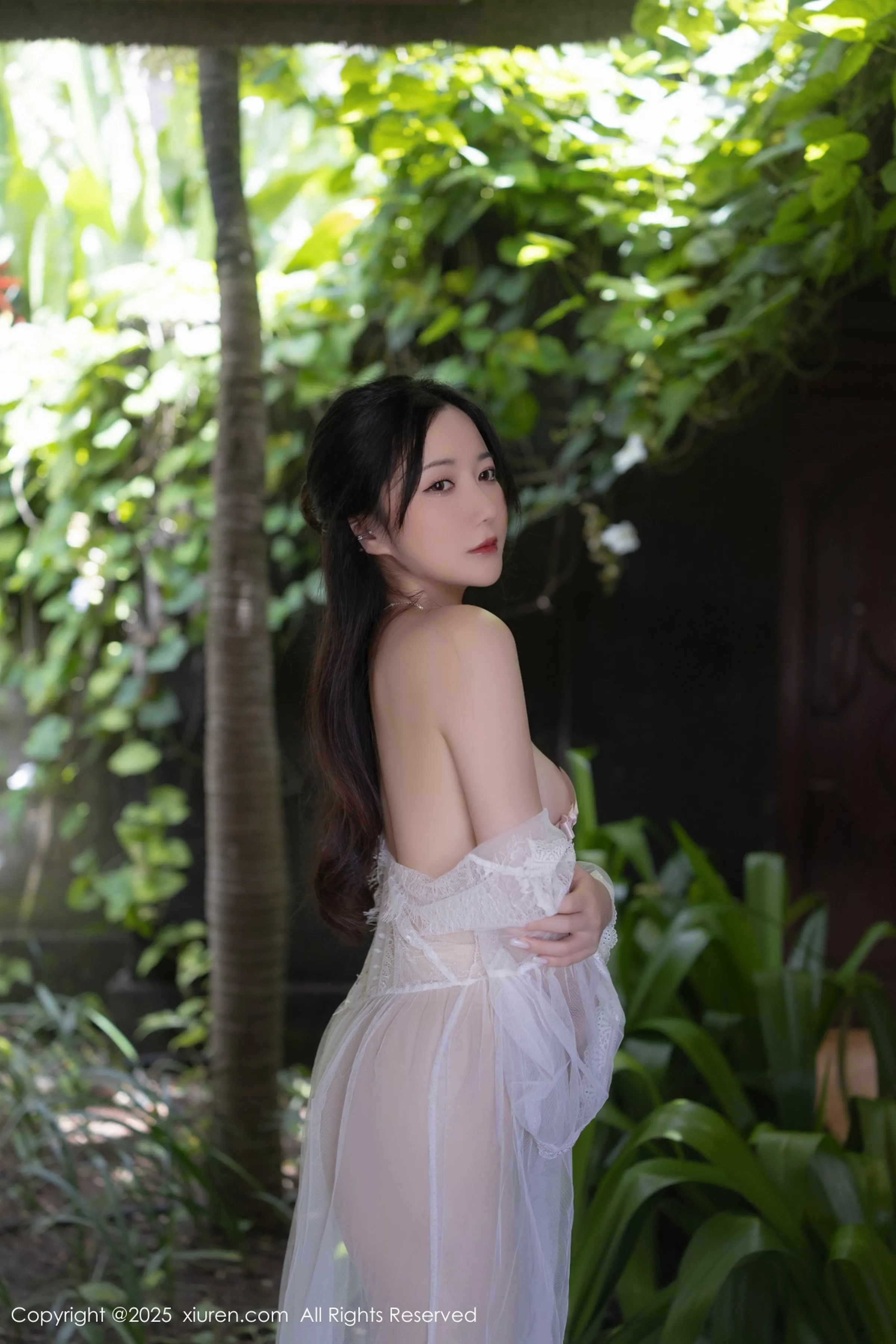 [XiuRen]高清写真图 2025.04.18 No.10173 鱼子酱Fish 轻透连衣裙