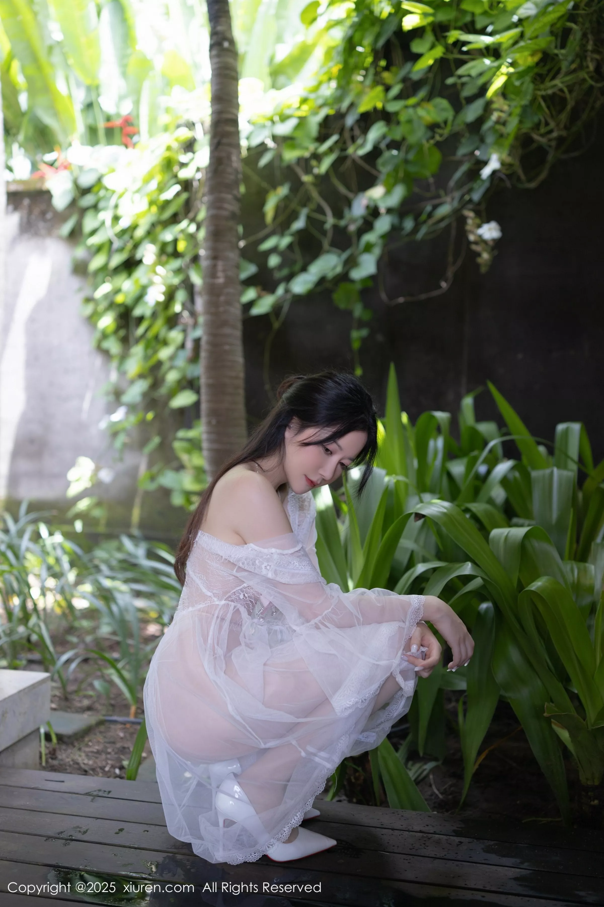 [XiuRen]高清写真图 2025.04.18 No.10173 鱼子酱Fish 轻透连衣裙