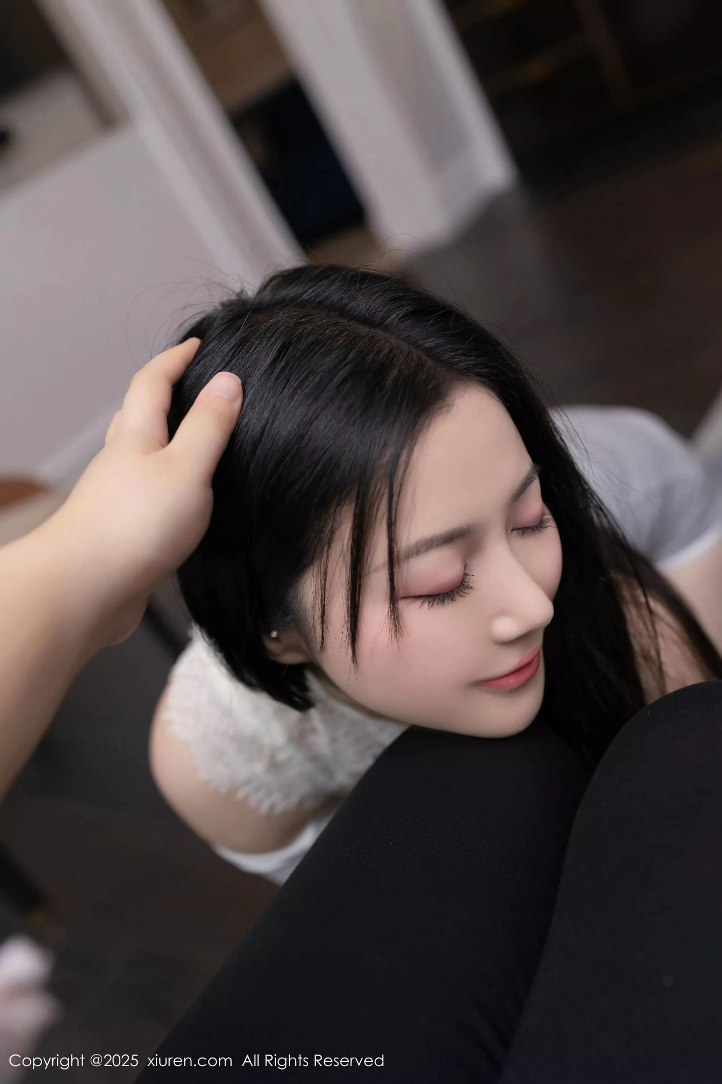 [XiuRen]高清写真图 2025.05.09 No.10261 鱼子酱Fish 白色丝袜