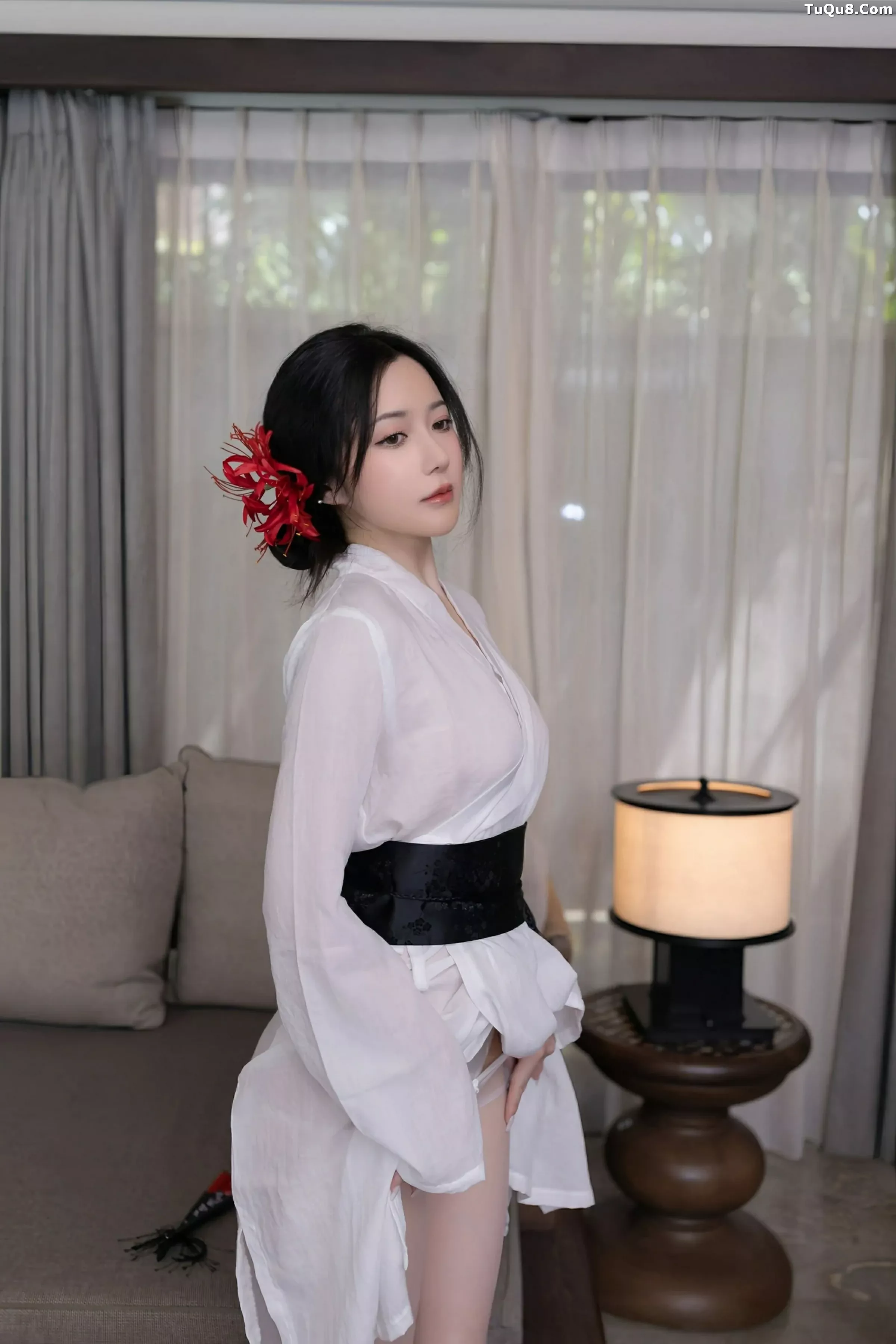 [XiuRen]高清写真图 2025.07.04 No.10514 鱼子酱Fish 白色丝袜