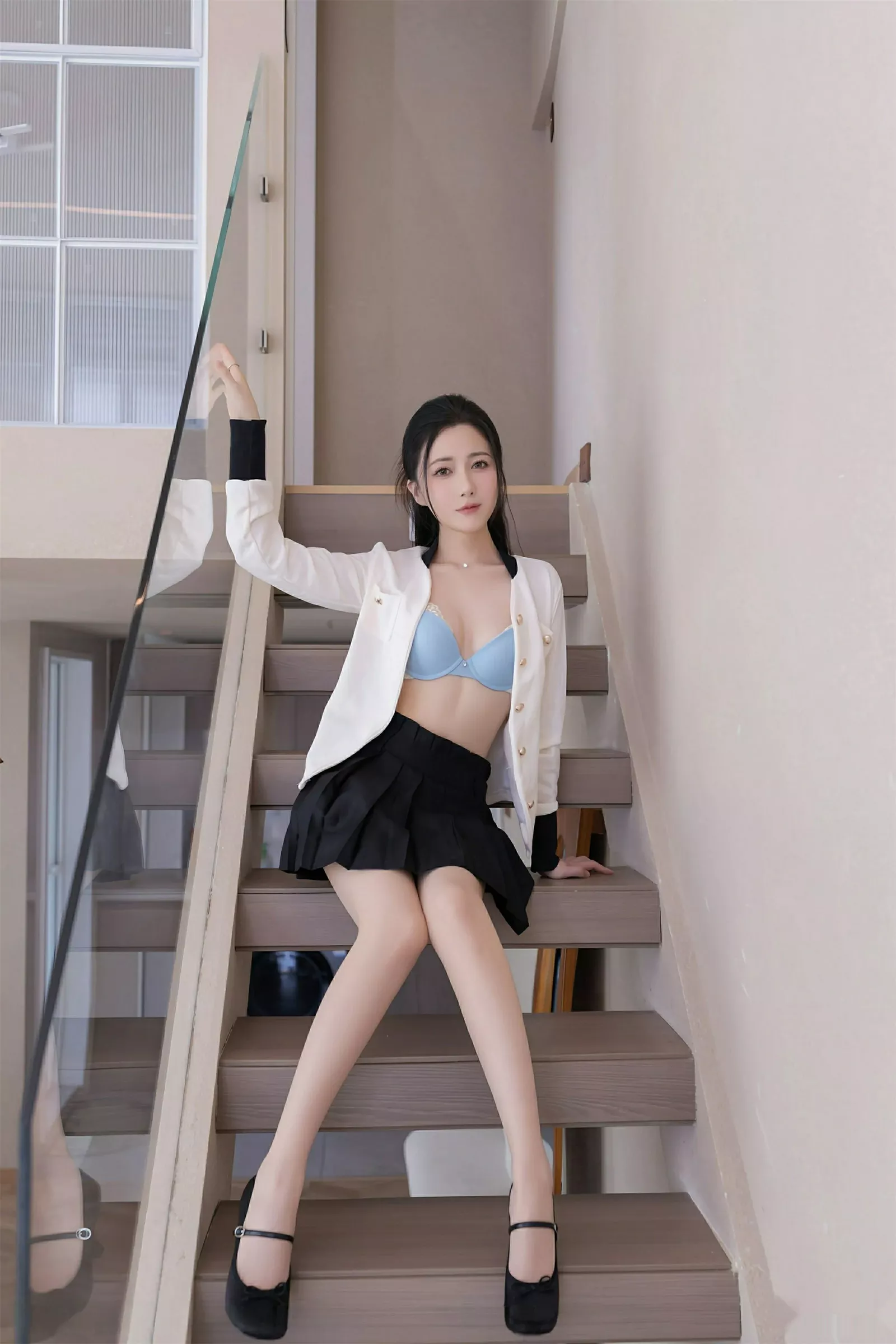 [XiuRen]高清写真图 2025.08.01 No.10615 鱼子酱Fish 肉色丝袜