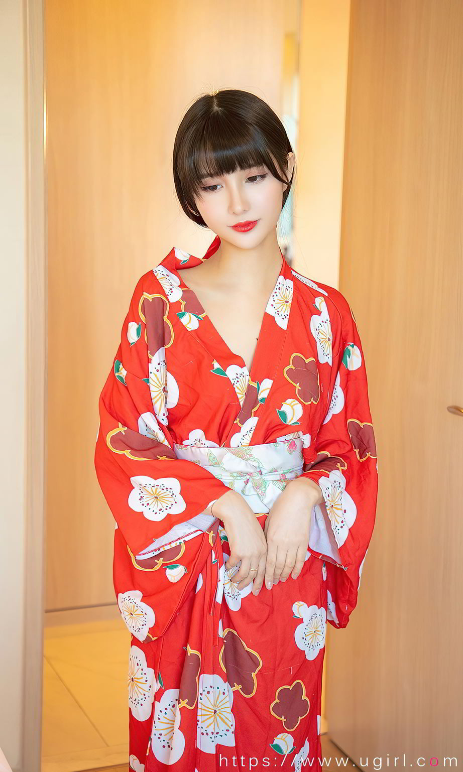 猫猫多情的猫咪 婀娜多姿的日式少女