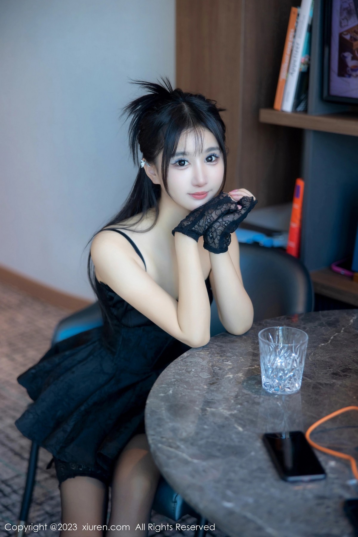 [XiuRen]高清写真图 2023.04.03 No.6516 小果冻儿 黑丝美腿