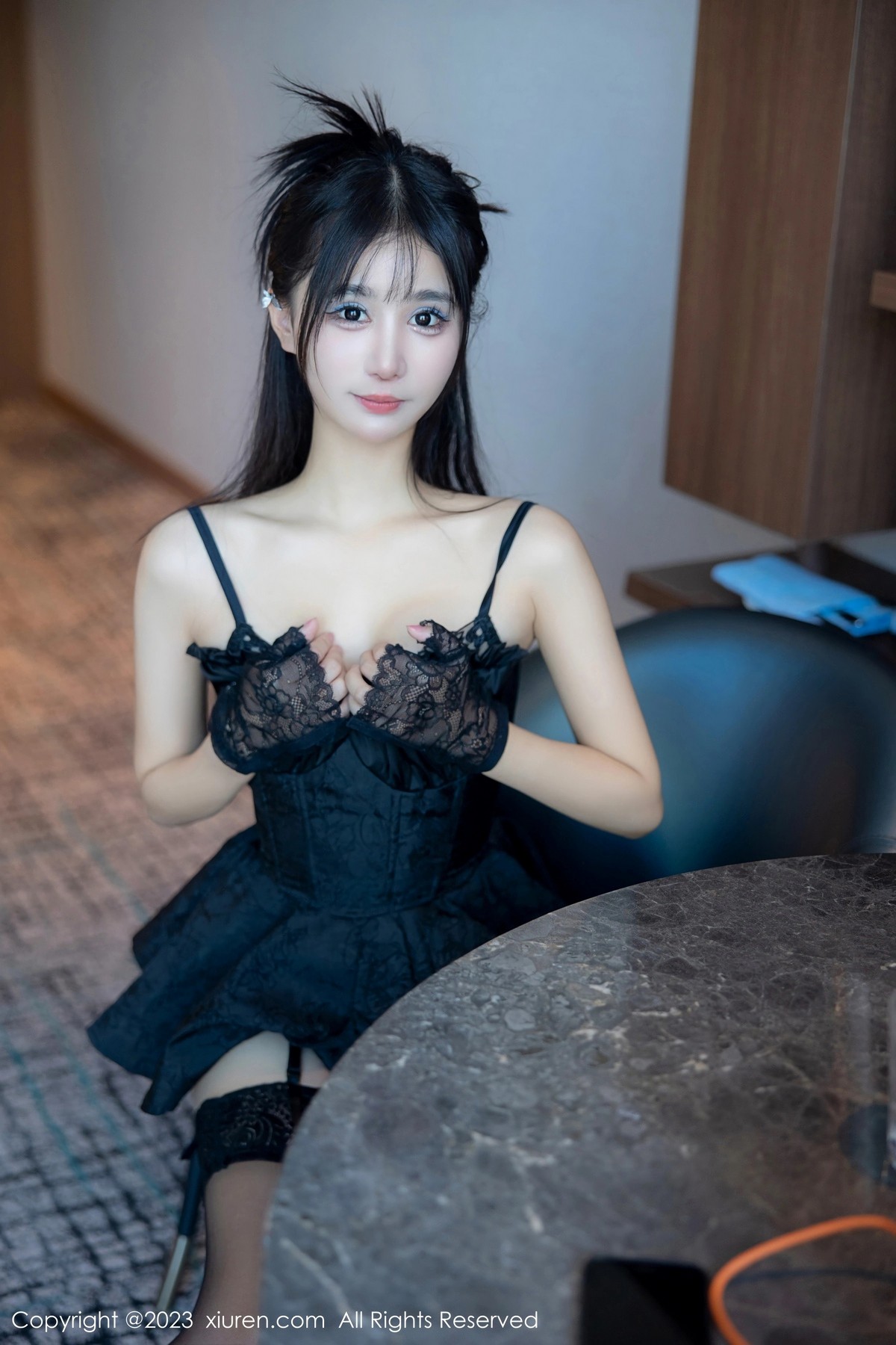 [XiuRen]高清写真图 2023.04.03 No.6516 小果冻儿 黑丝美腿
