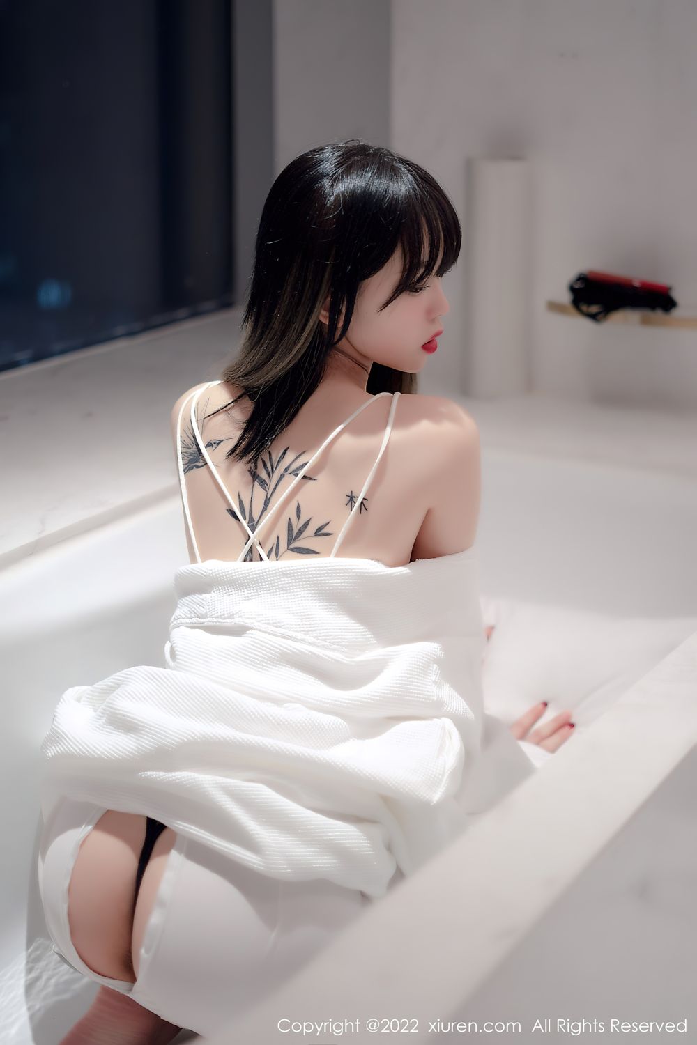 [XiuRen]高清写真图 2022.02.21 No.4611 奶瓶.
