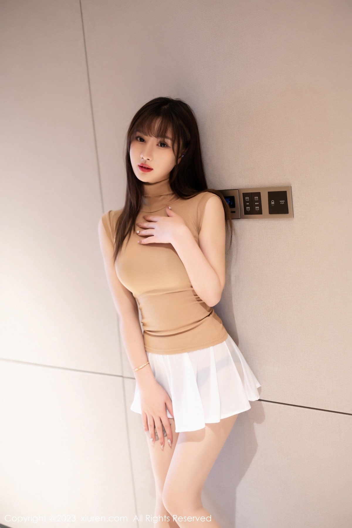 [XiuRen]高清写真图 2023.07.03 No.7013 张欣欣 短裙美腿