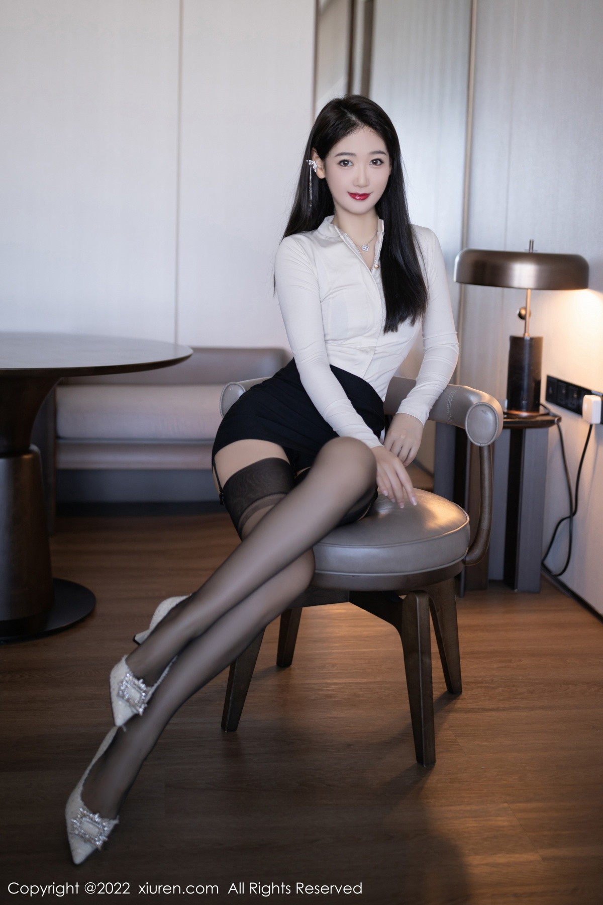 [XiuRen]高清写真图 2022.12.12 No.5986 唐安琪 短裙美腿