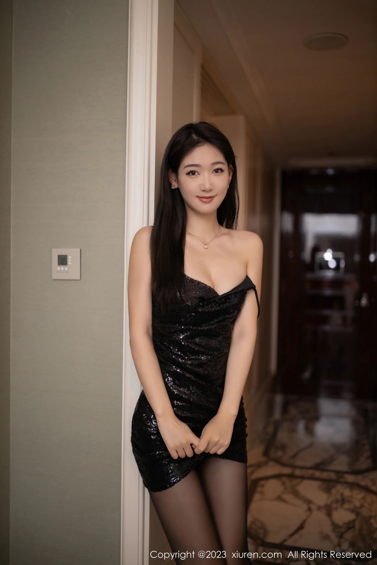 [XiuRen]高清写真图 2023.04.17 No.6586 唐安琪 黑丝美腿